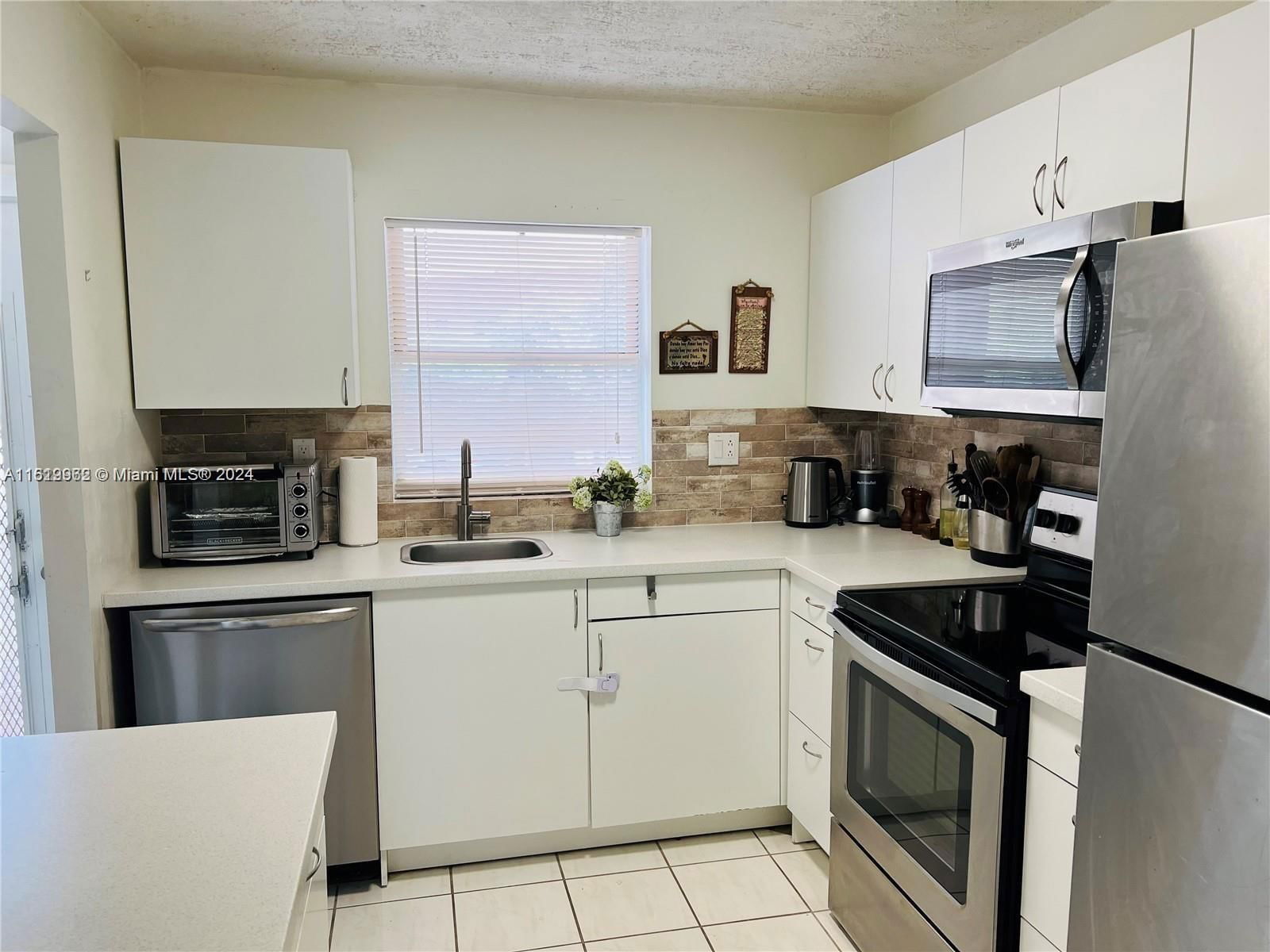 Real estate property located at 9581 Sunrise Lakes Blvd #208, Broward County, SUNRISE LAKES 119 CONDO, Sunrise, FL