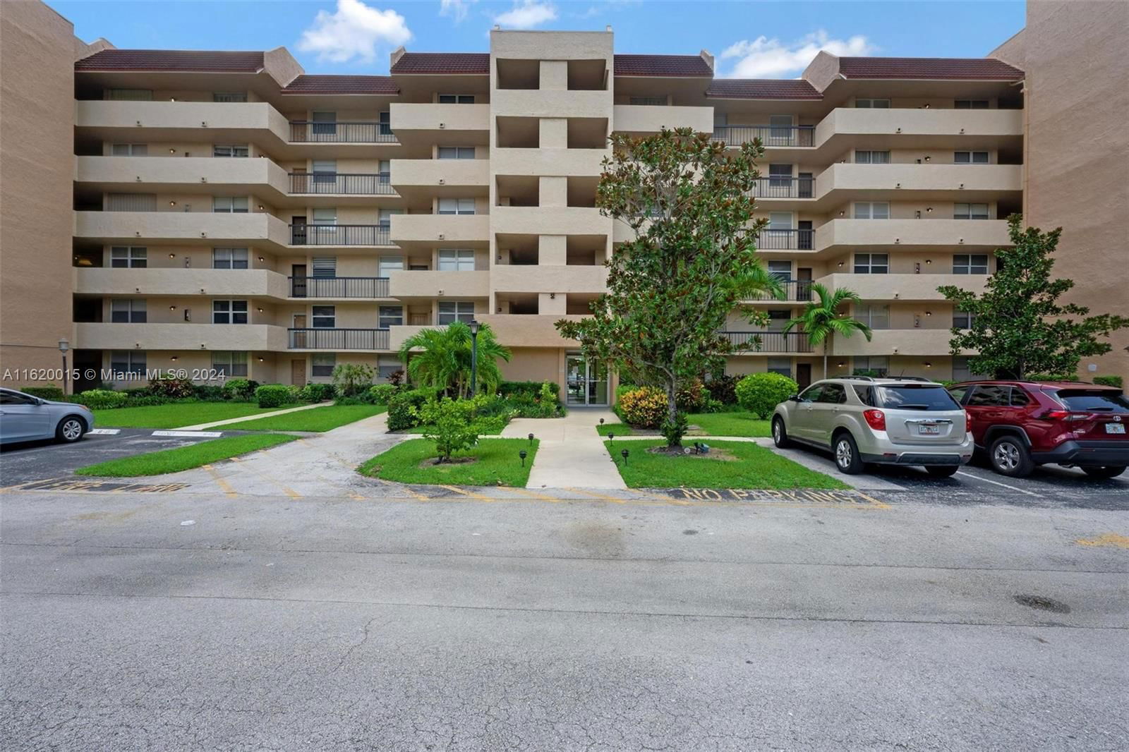 Real estate property located at 3671 Environ Blvd #165, Broward, CONDOMINIUM 8 OF ENVIRON, Lauderhill, FL