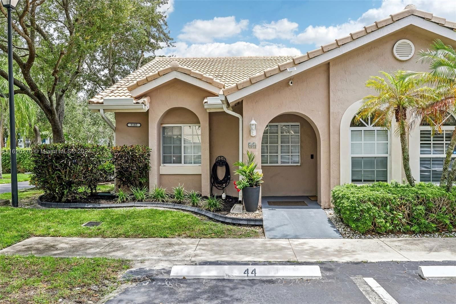 Real estate property located at 3185 Holiday Springs Blvd #44, Broward County, HOLIDAY SPRINGS VILLAGE A, Margate, FL