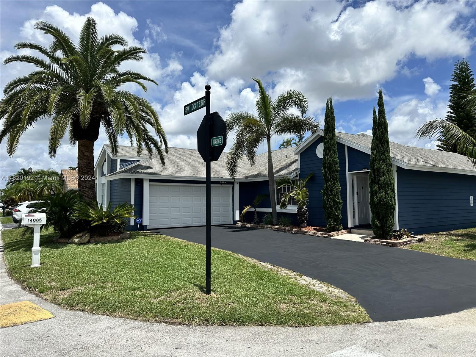 Real estate property located at 14085 103rd Ter, Miami-Dade, ROYAL GLEN, Miami, FL