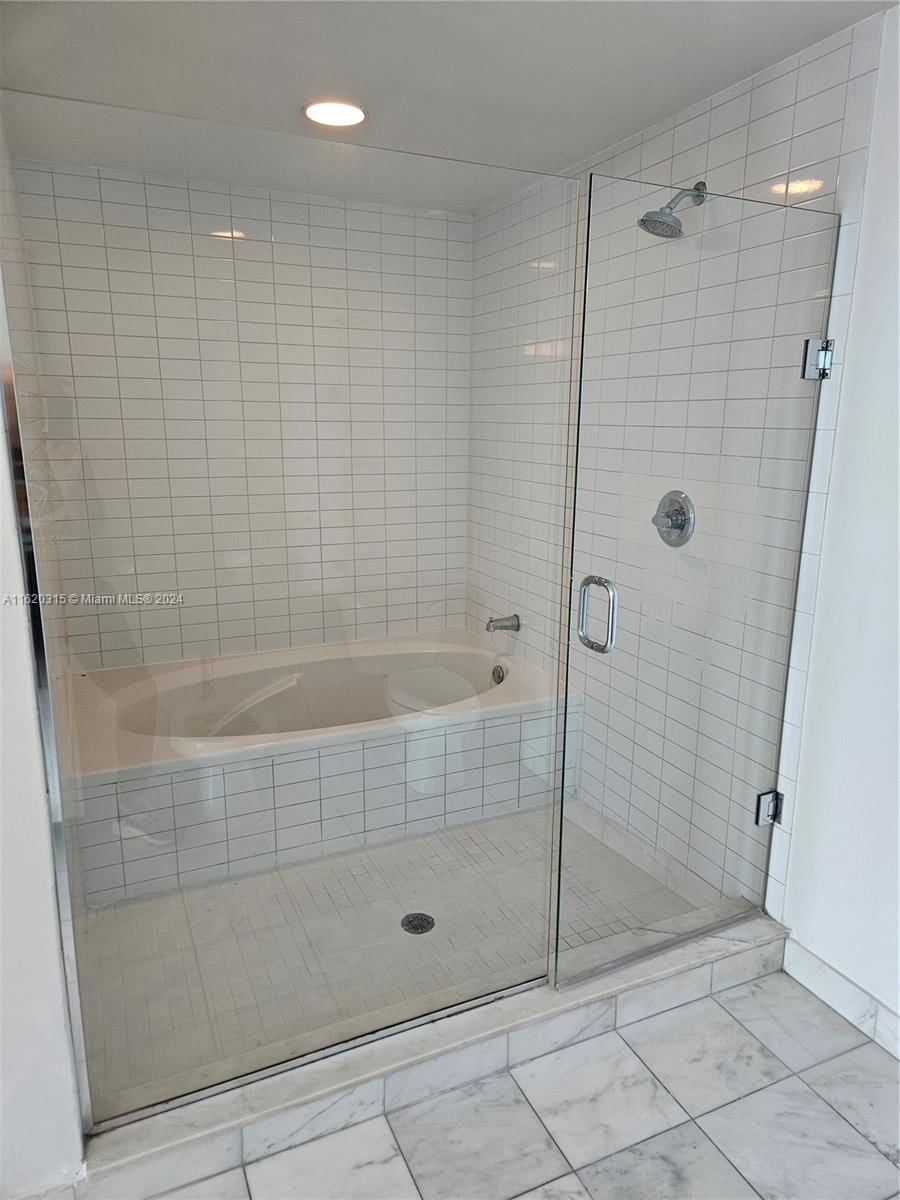 Real estate property located at 888 Biscayne Blvd #4001, Miami-dade, Marinablue Condo, Miami, FL