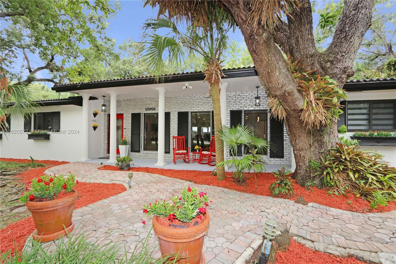 Real estate property located at 16520 80th Ave, Miami-Dade County, THE OAKS, Palmetto Bay, FL