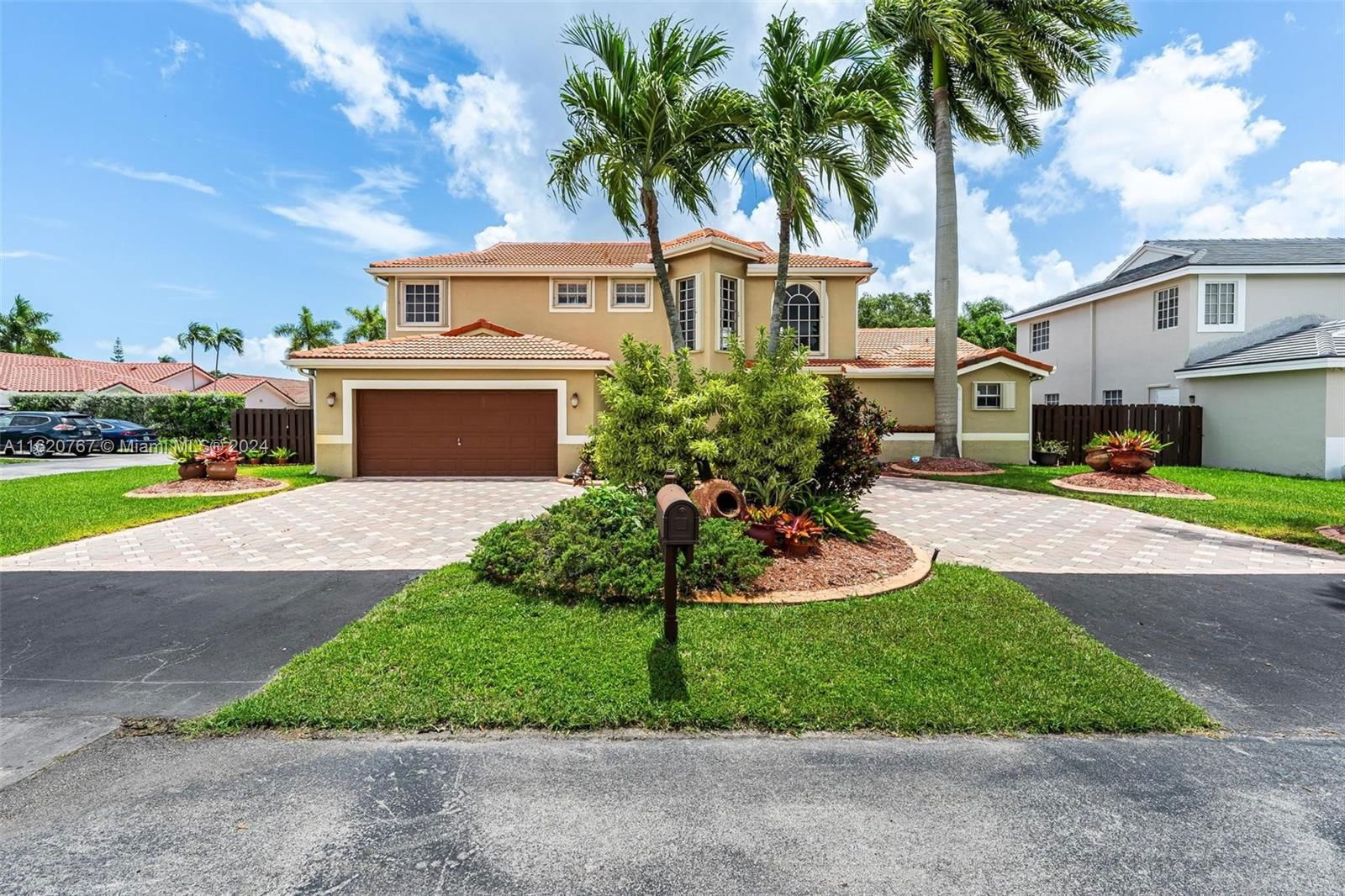 Real estate property located at 15472 42nd Ln, Miami-Dade, LAKES OF THE MEADOW SEC 5, Miami, FL