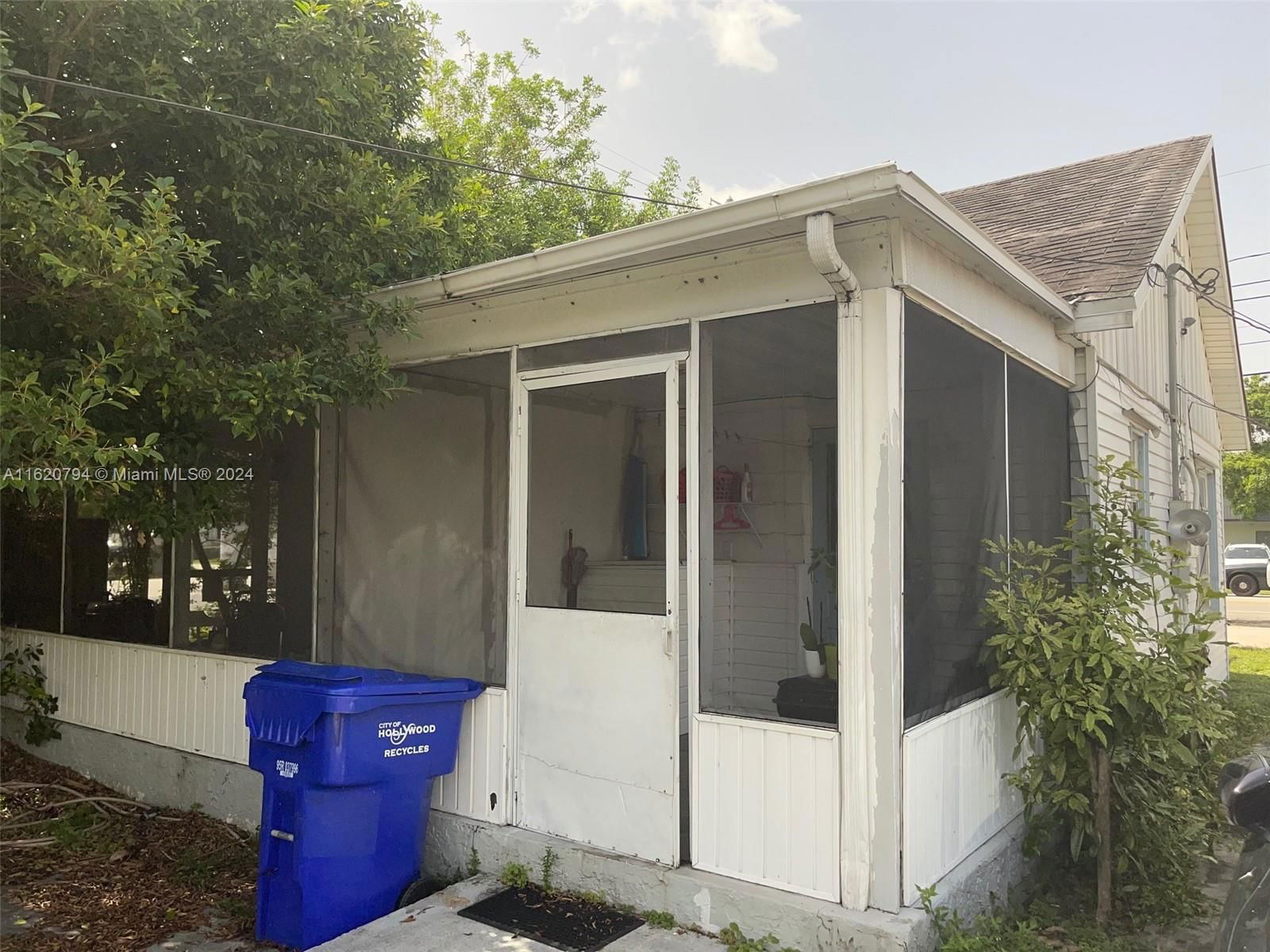 Real estate property located at 2407 Johnson St, Broward County, DIXIE GARDENS, Hollywood, FL