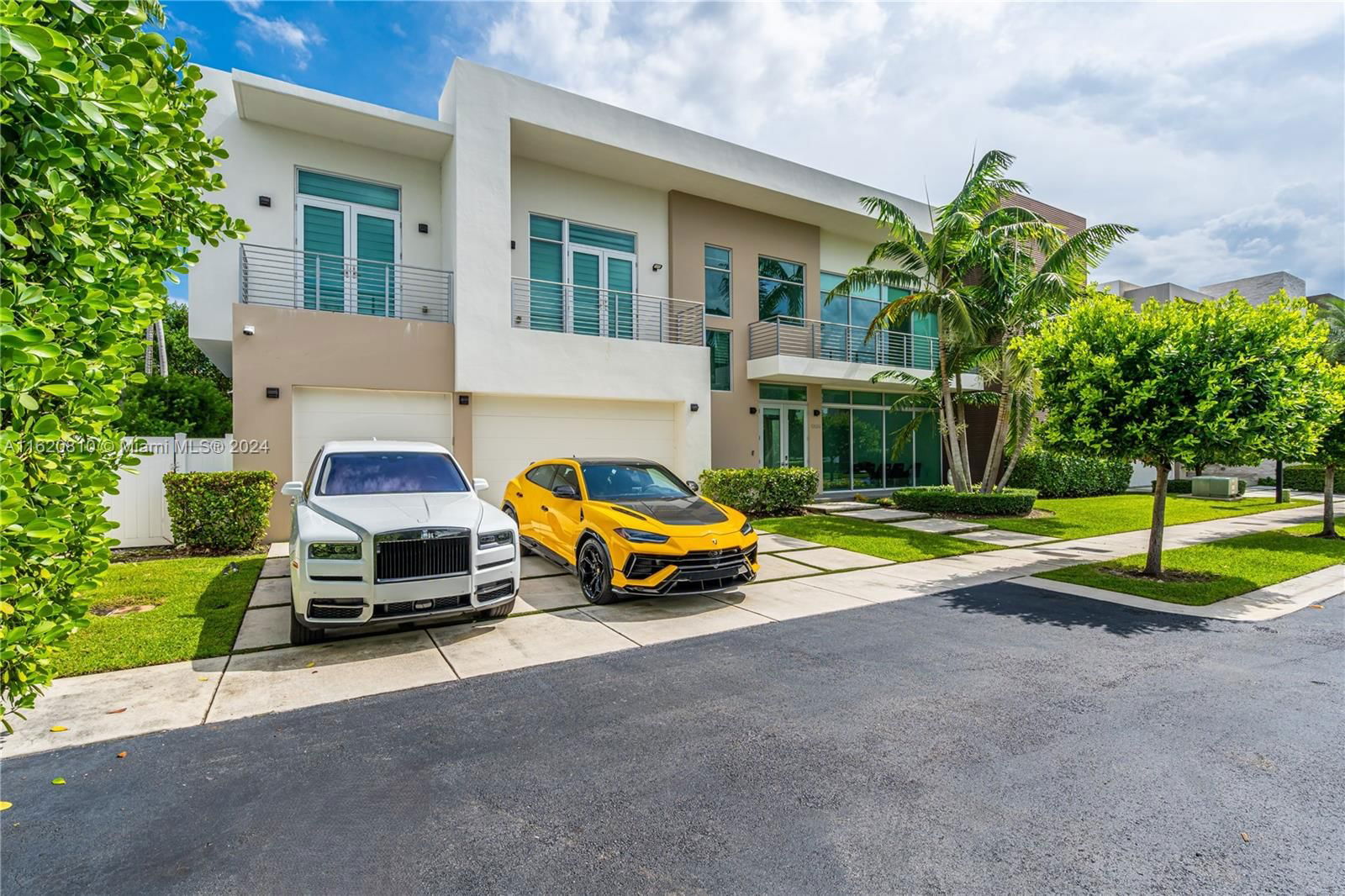 Real estate property located at 10498 67th Ter, Miami-Dade County, GRAND FLORIDIAN ESTATES, Doral, FL