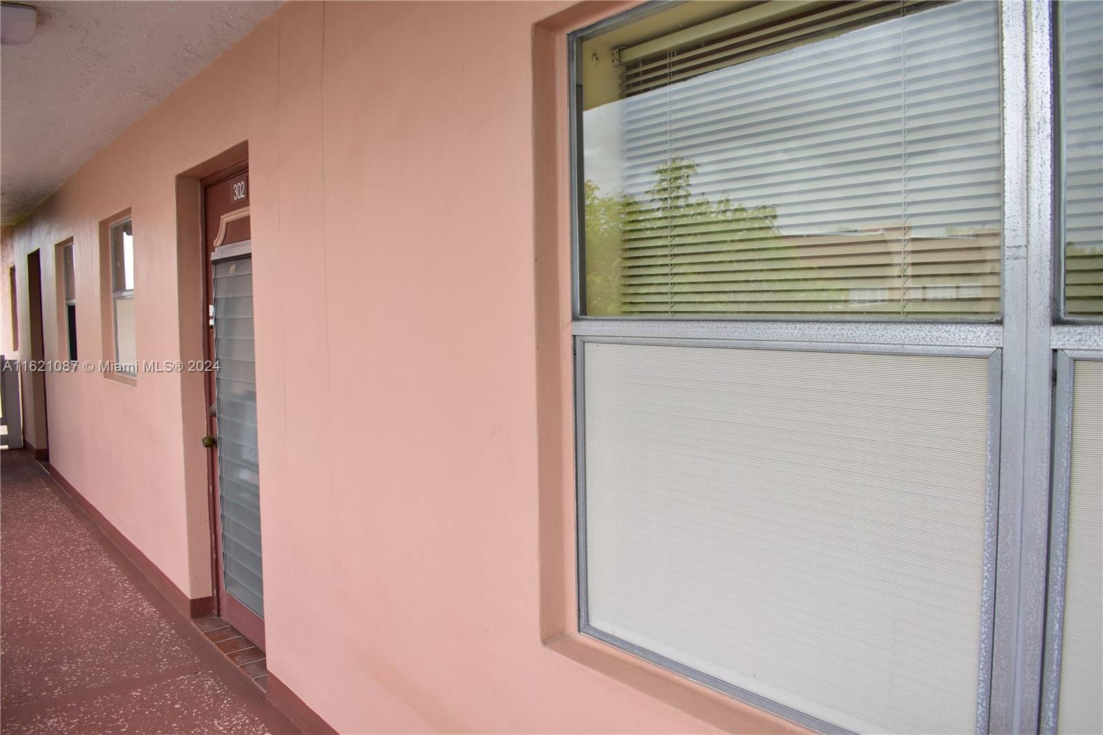 Real estate property located at 9621 Sunrise Lakes Blvd #302, Broward County, SUNRISE LAKES 126 CONDO, Sunrise, FL