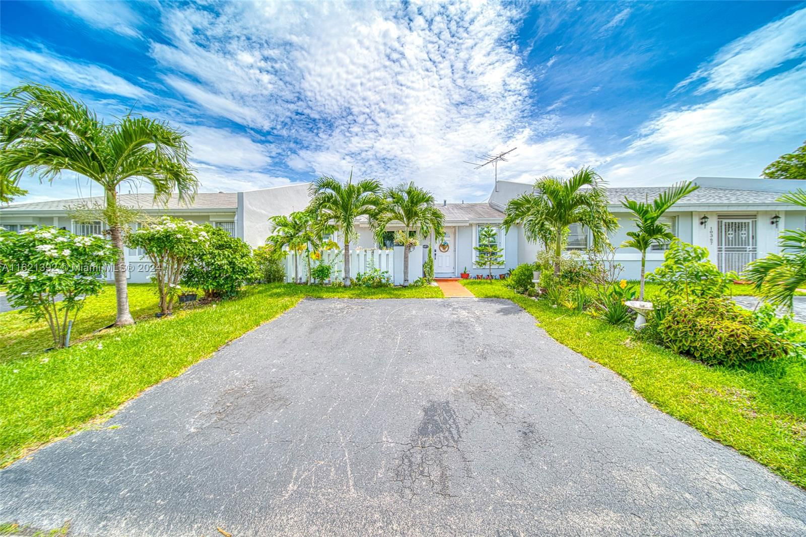 Real estate property located at 10371 207th Ln, Miami-Dade, CUTLER CREEK CLUB SEC 1, Cutler Bay, FL