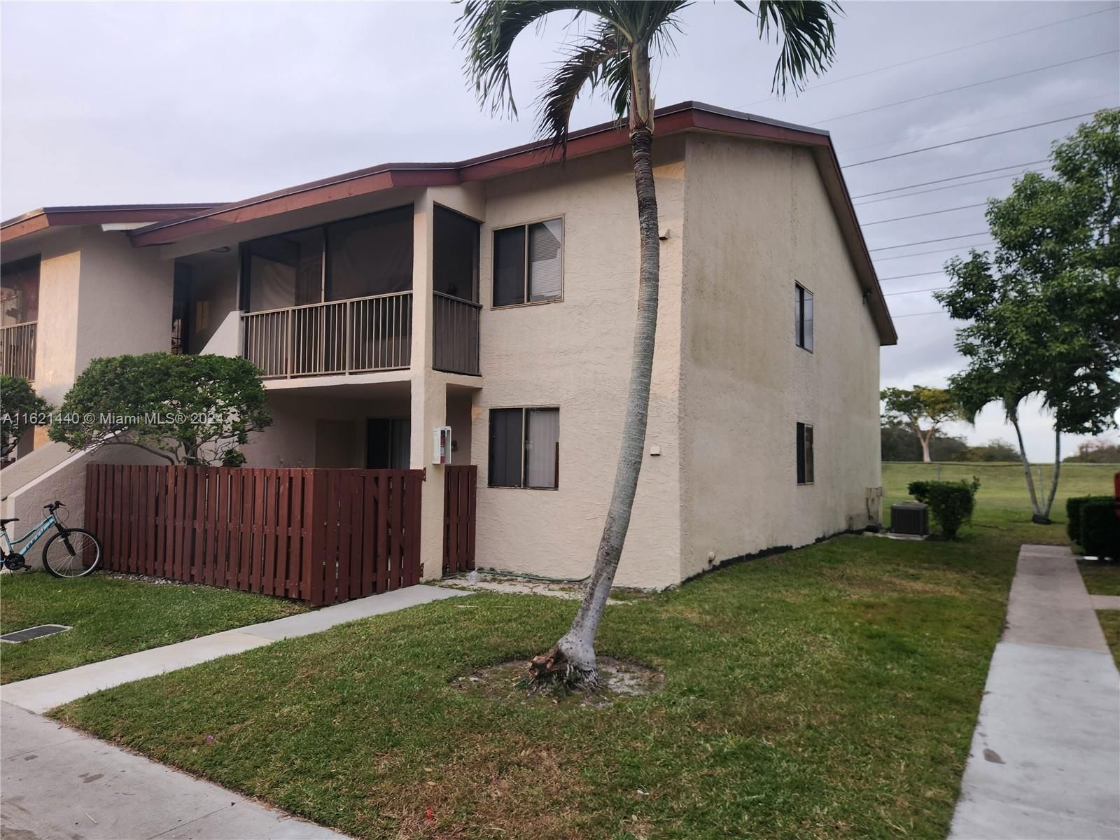 Real estate property located at 7911 Southgate Blvd B12, Broward County, ROYALE GARDENS CONDO, North Lauderdale, FL