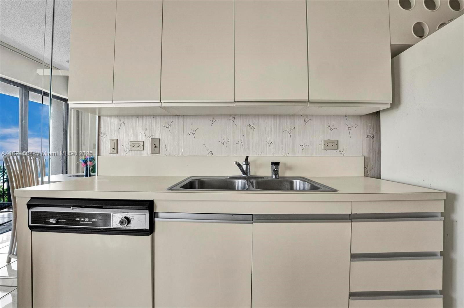 Real estate property located at 1201 Ocean Dr #904S, Broward, Summit Condo, Hollywood, FL