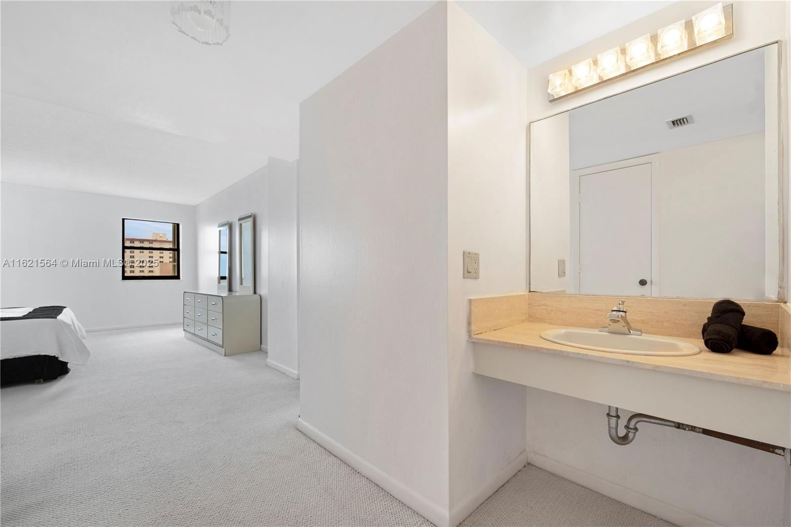 Real estate property located at 1201 Ocean Dr #904S, Broward, Summit Condo, Hollywood, FL