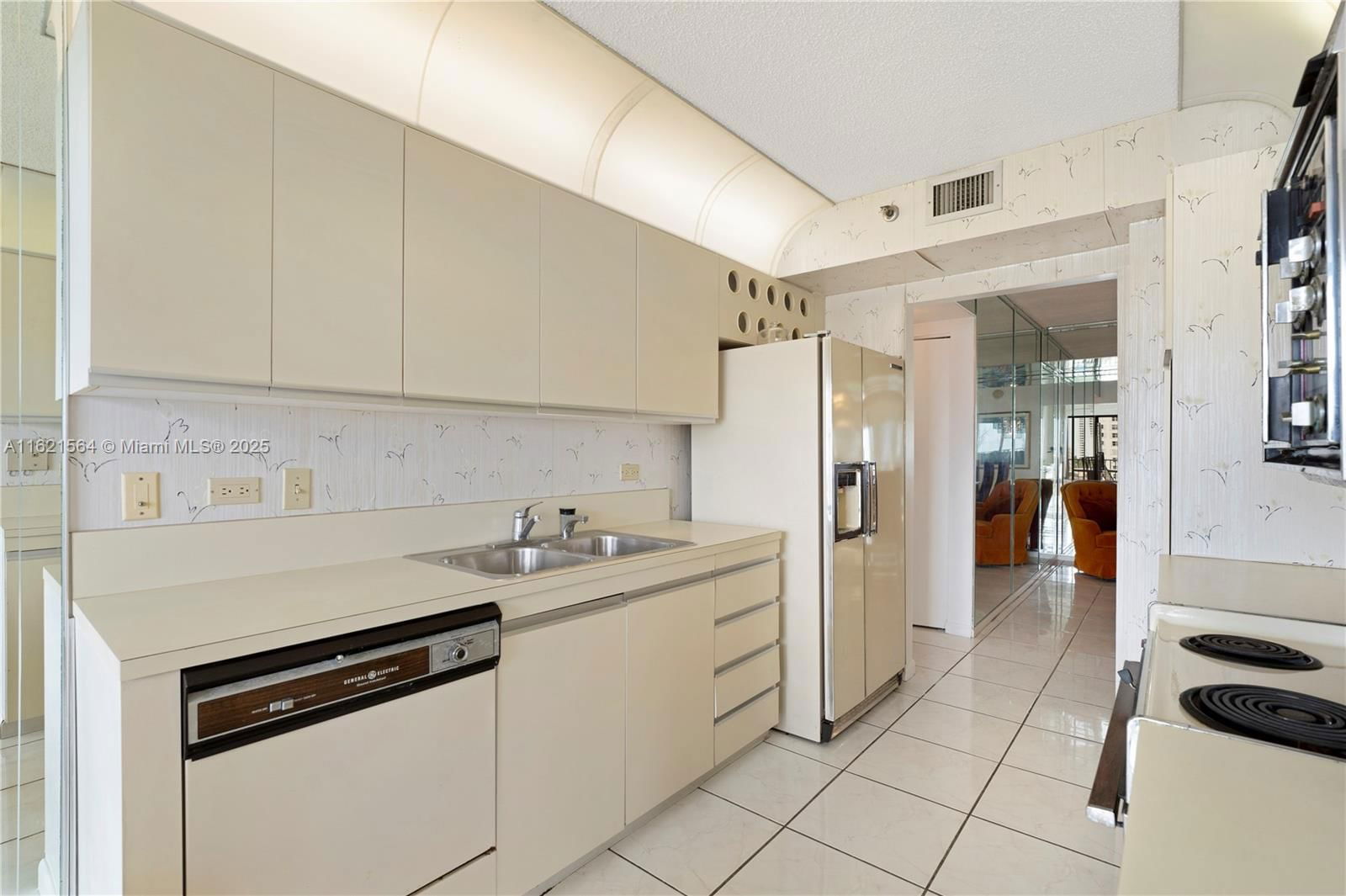 Real estate property located at 1201 Ocean Dr #904S, Broward, Summit Condo, Hollywood, FL