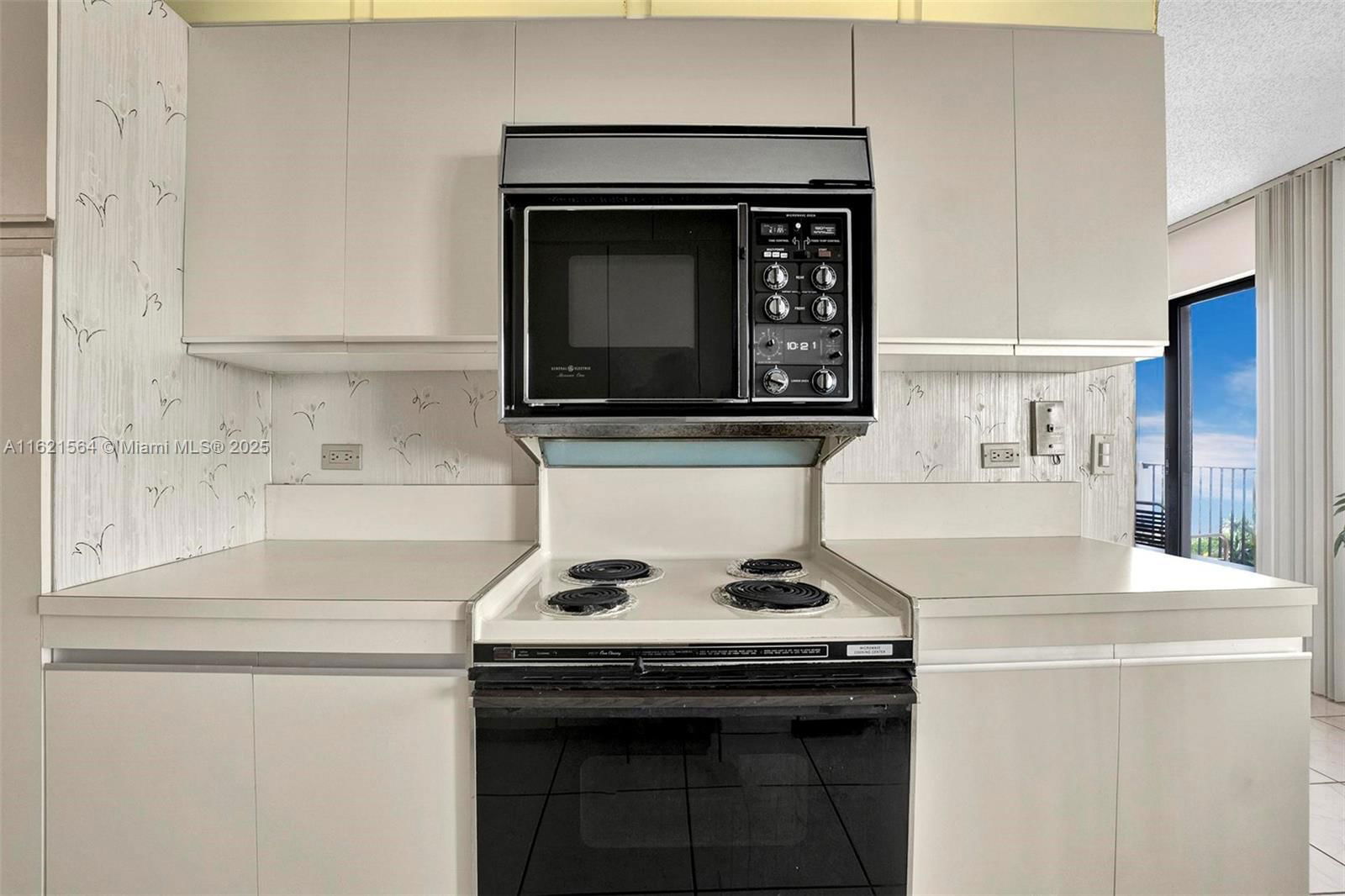 Real estate property located at 1201 Ocean Dr #904S, Broward, Summit Condo, Hollywood, FL