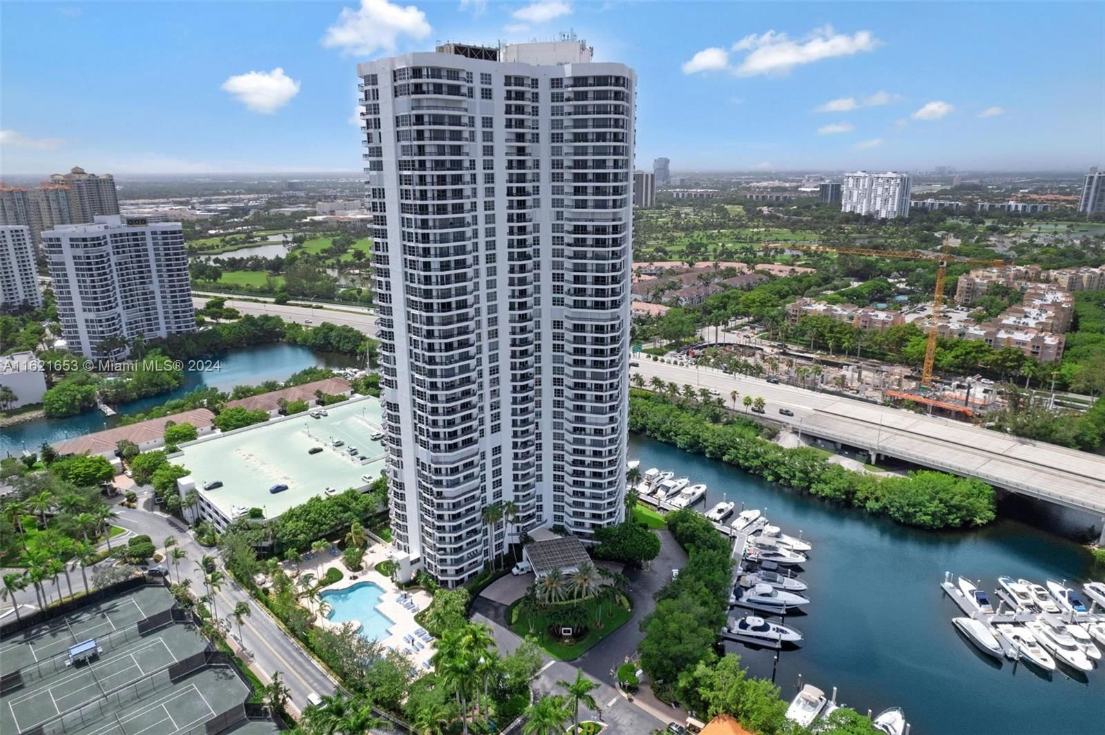 Real estate property located at 3500 Mystic Pointe Dr #2505, Miami-Dade County, MYSTIC POINTE TOWER 400 C, Aventura, FL