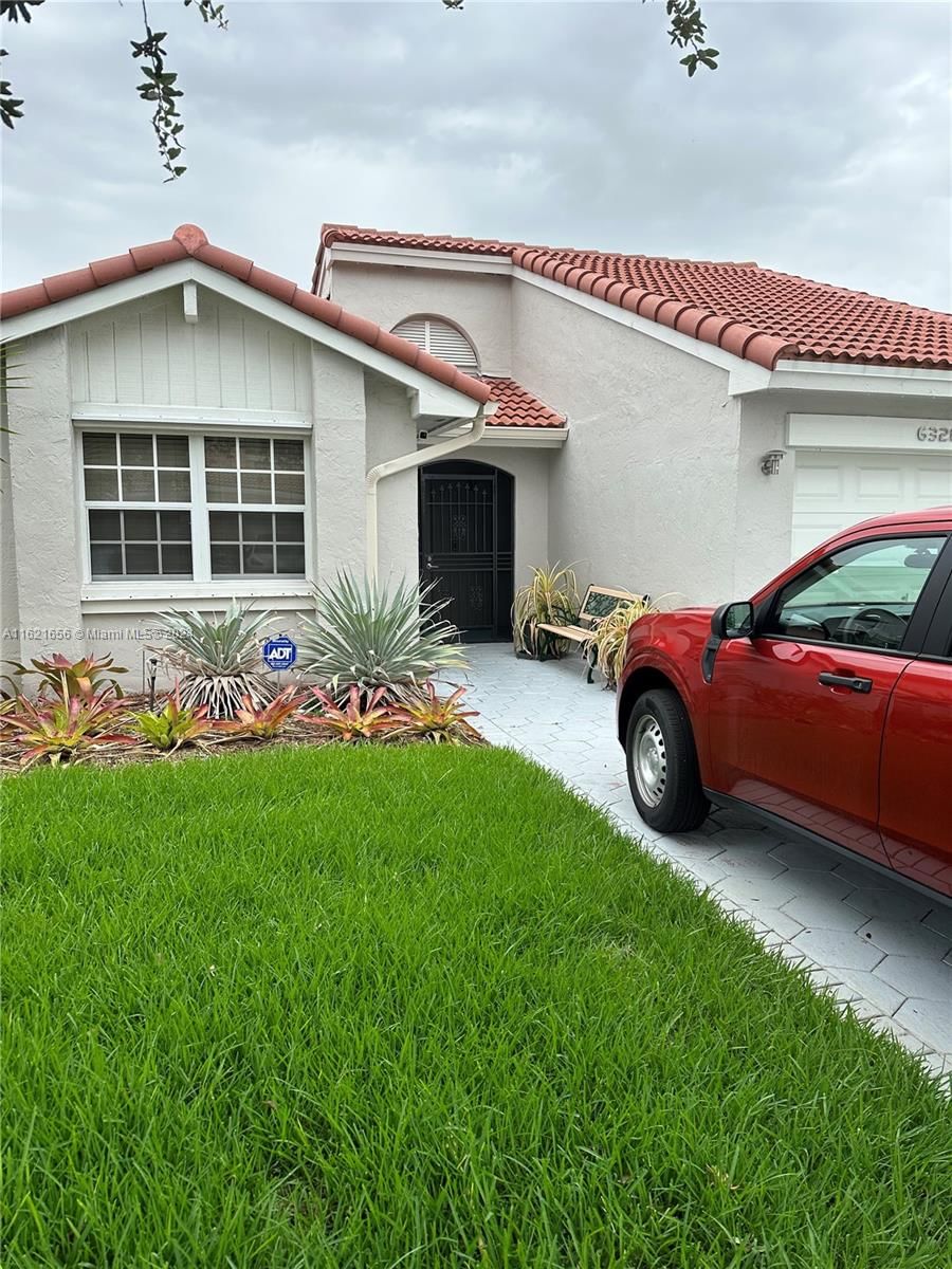 Real estate property located at 6328 175th Ter, Miami-Dade, THE MOORS CLUSTER HOMES, Hialeah, FL