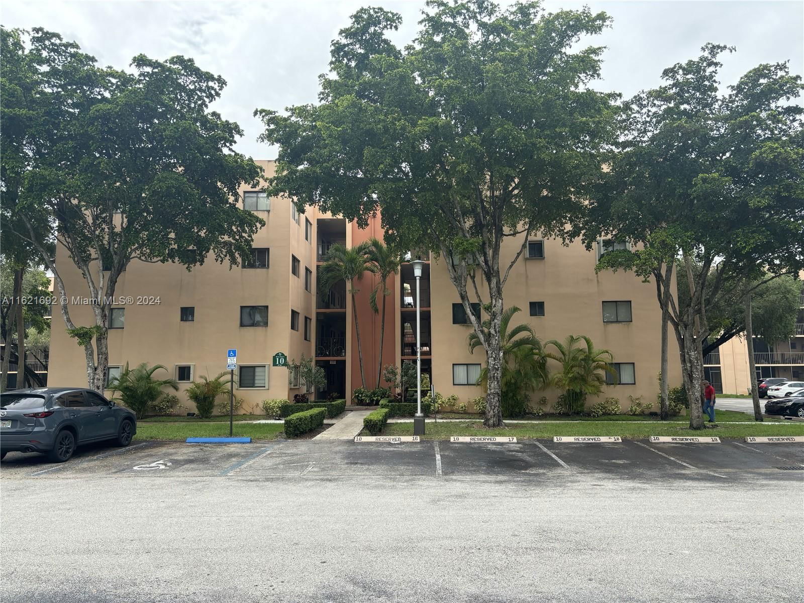 Real estate property located at 8730 133rd Ave Rd #417, Miami-Dade County, HORIZONS WEST CONDO #10, Miami, FL