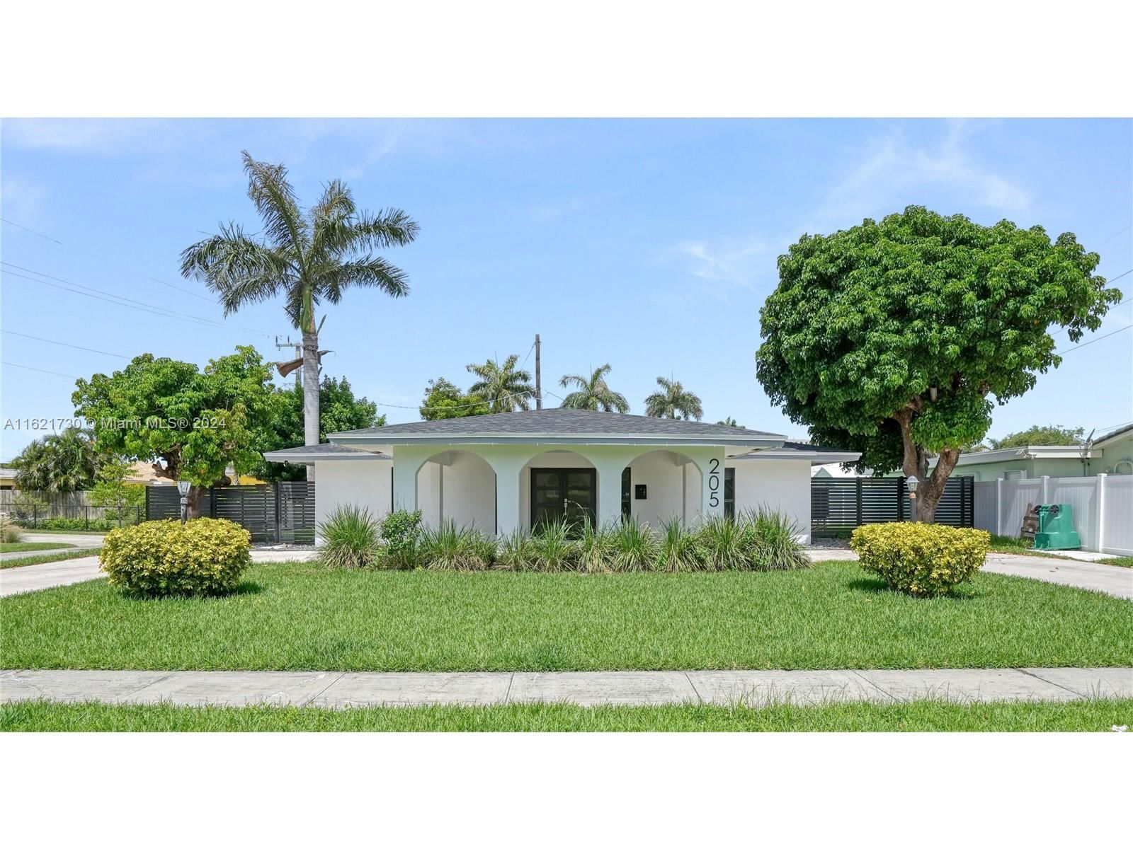 Real estate property located at 205 3rd Ave, Broward County, MEADOWBROOK LAKES VIEW CO, Dania Beach, FL