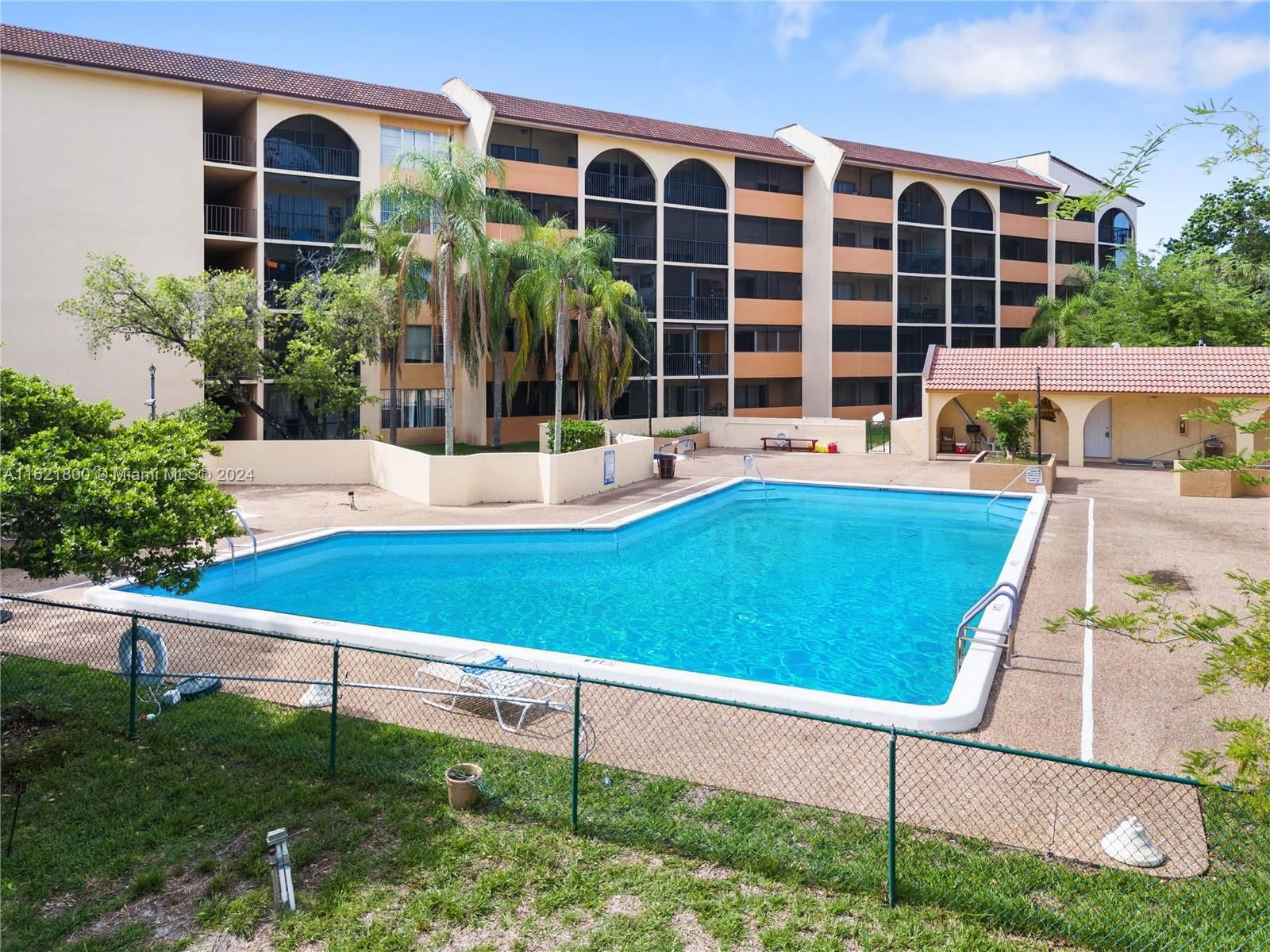 Real estate property located at 3905 Nob Hill Rd #206, Broward County, SUNRISE ISLAND CONDOMINIU, Sunrise, FL