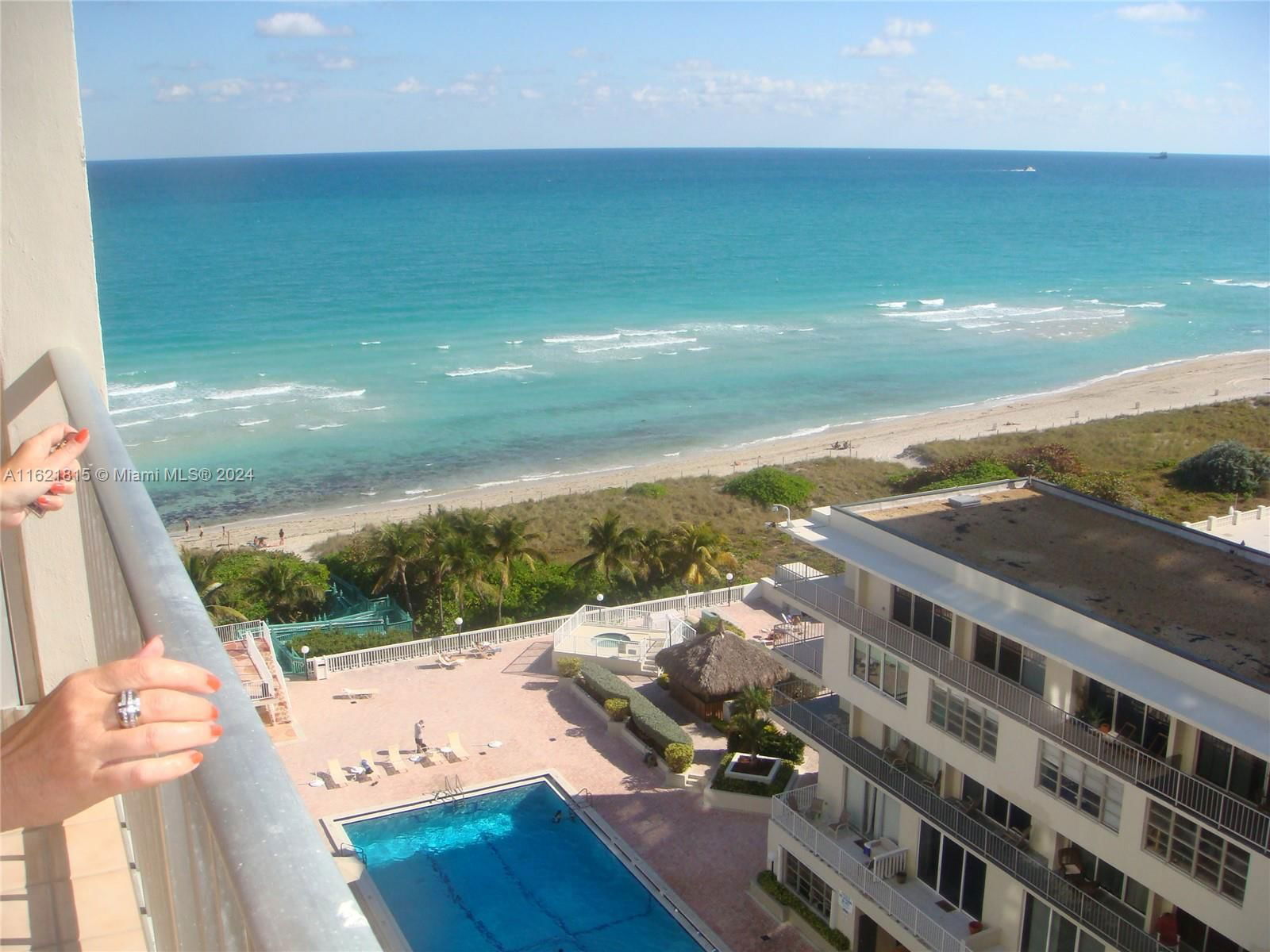 Real estate property located at 5401 Collins Ave #1012, Miami-Dade County, THE CARRIAGE HOUSE CONDO, Miami Beach, FL