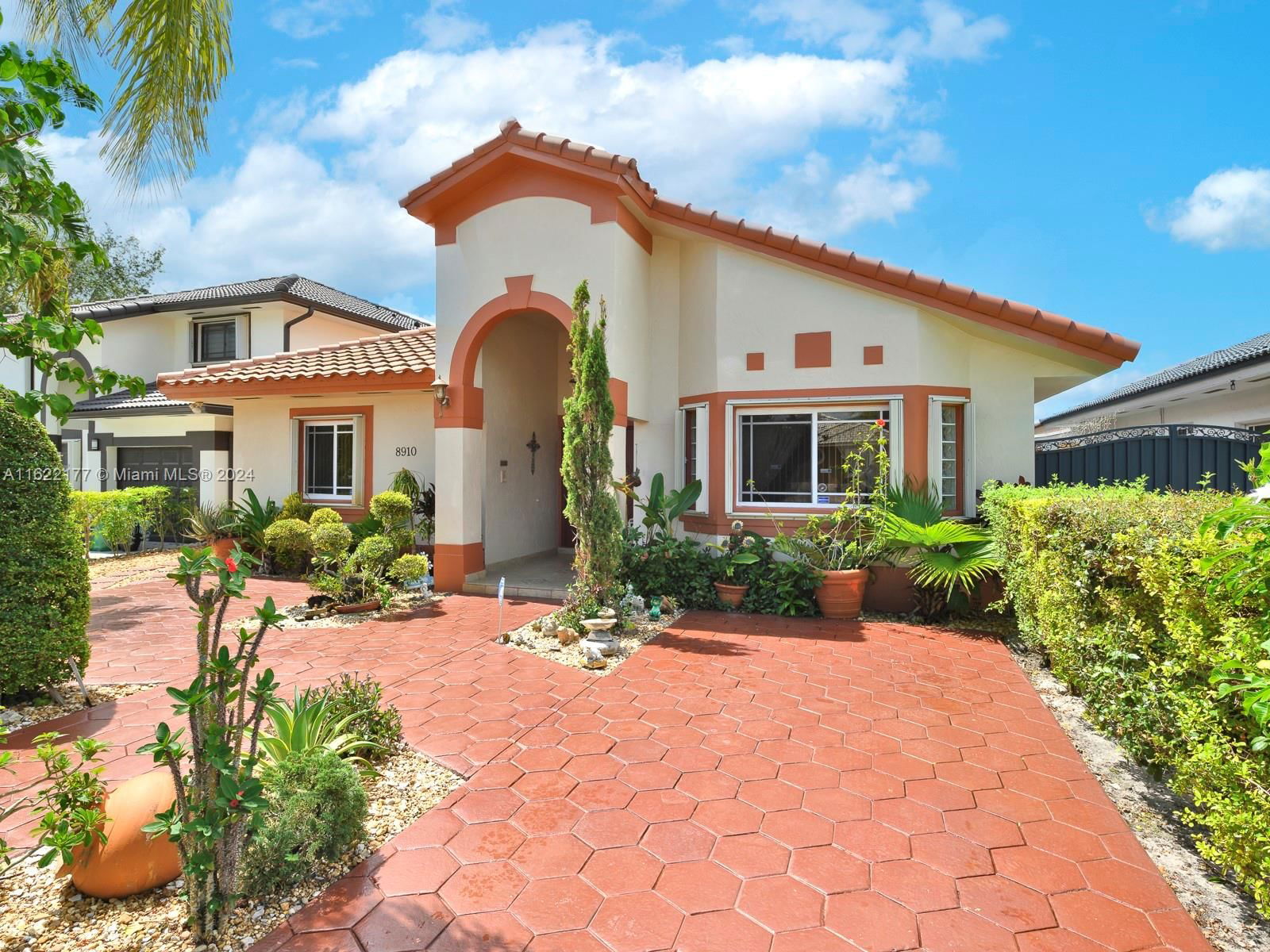 Real estate property located at 8910 153rd Ter, Miami-Dade, SUSI COVE SUB, Miami Lakes, FL