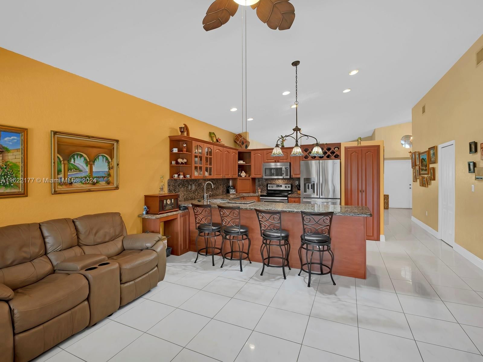 Real estate property located at 8910 153rd Ter, Miami-dade, Susi Cove Sub, Miami Lakes, FL
