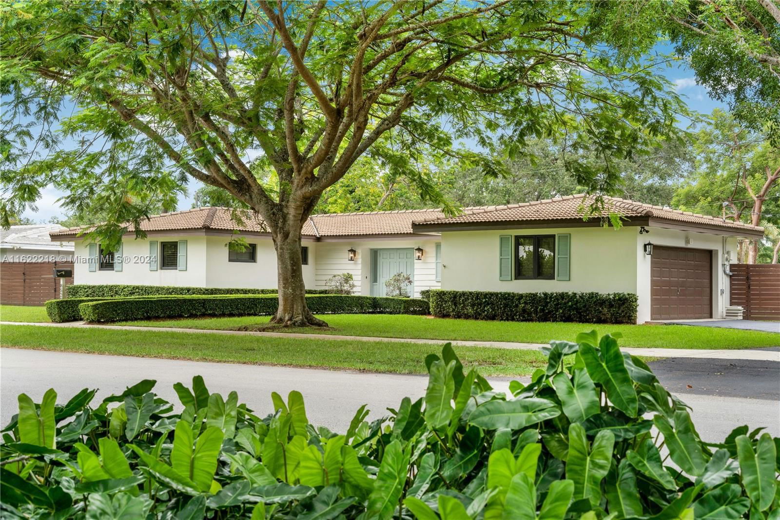 Real estate property located at 8520 160th St, Miami-Dade County, CORAL REEF ESTATES 1ST AD, Palmetto Bay, FL