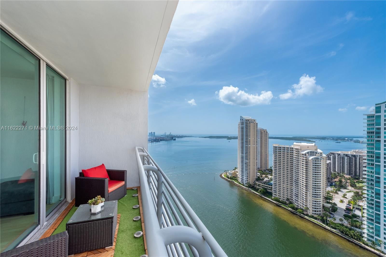 Real estate property located at 325 Biscayne Blvd #3915, Miami-Dade County, ONE MIAMI WEST CONDO, Miami, FL