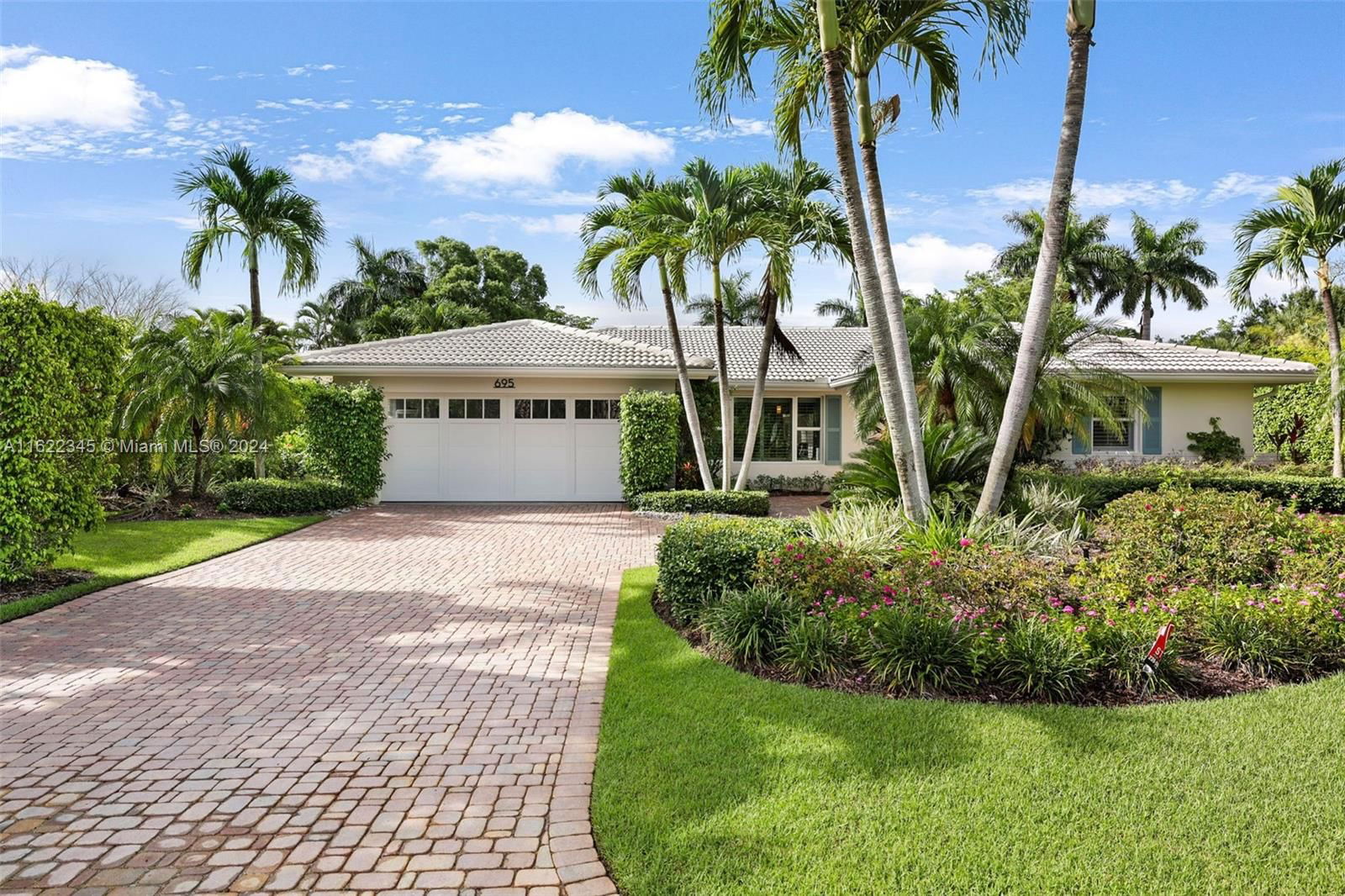 Real estate property located at 695 Regatta, Collier County, Moorings, Naples, FL