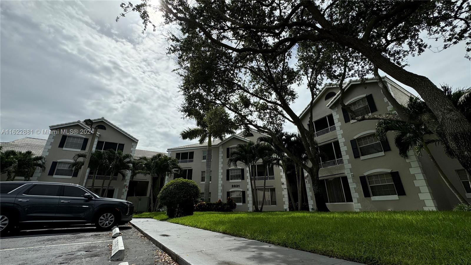 Real estate property located at 2831 Oakland Forest Dr #201, Broward, LAKEVIEW CLUB CONDO, Oakland Park, FL