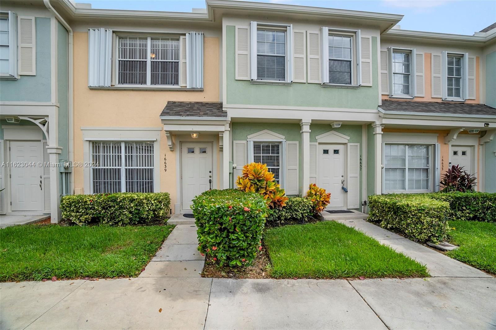 Real estate property located at 16639 Hemingway Dr, Broward County, Coconuts, Weston, FL