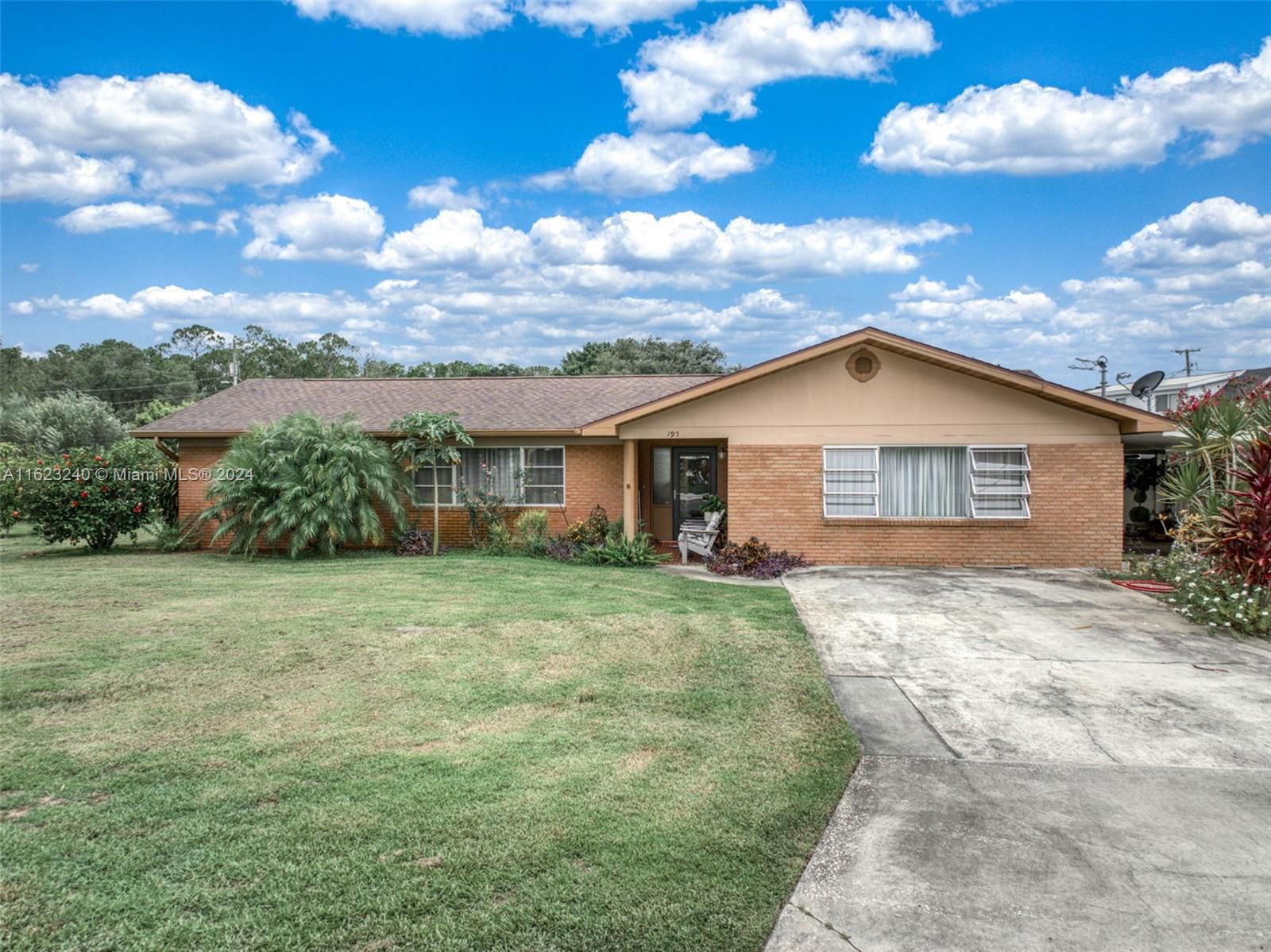 Real estate property located at 195 Lake Drive Blvd, Highlands County, Harder Hall, Sebring, FL