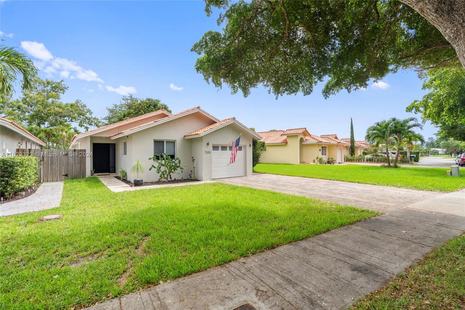 Real estate property located at 7325 Coldstream Dr, Miami-Dade, ROYAL SINGAPORE LAKE, Hialeah, FL