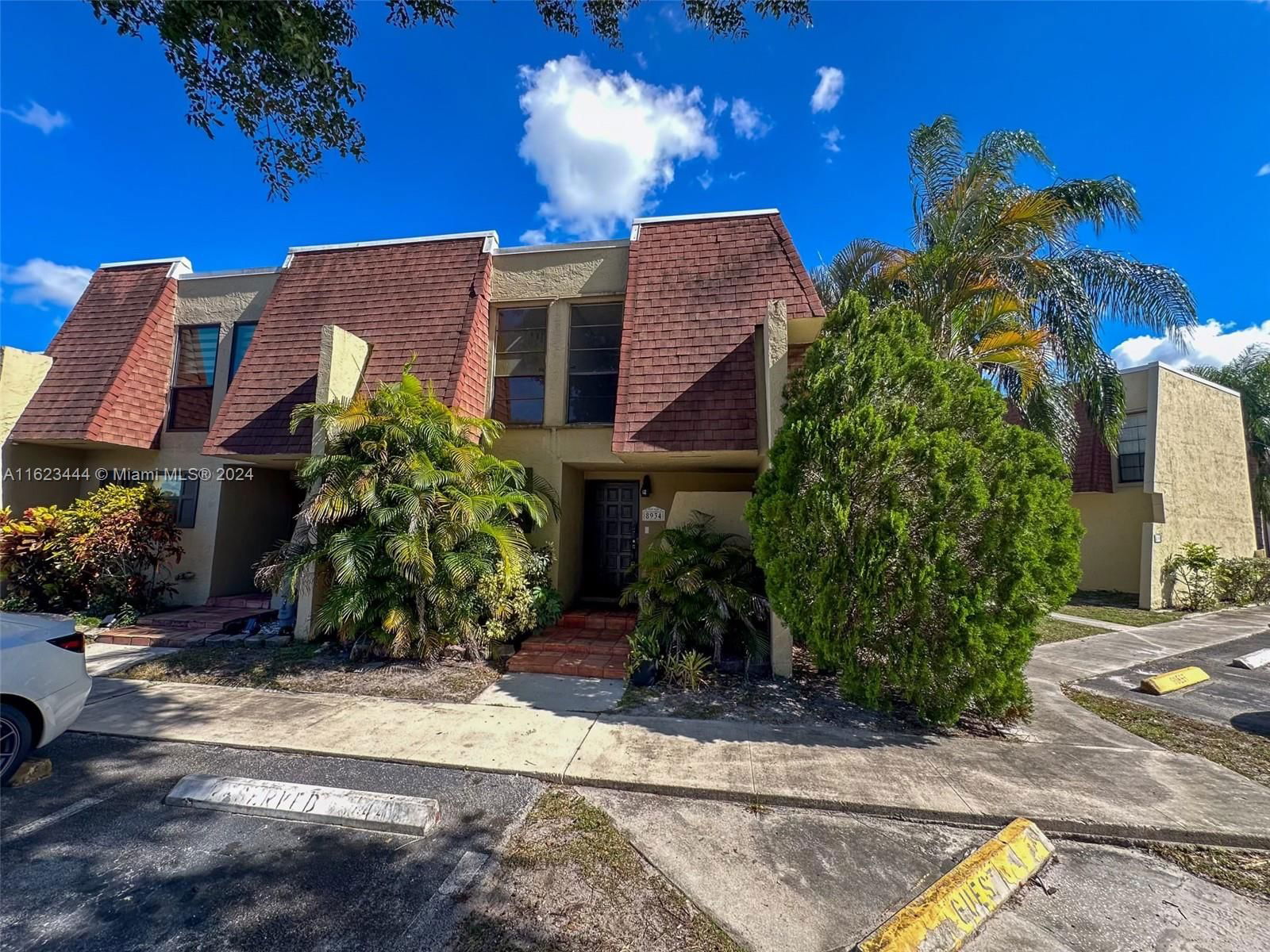 Real estate property located at 8934 Palm Tree Ln #8934, Broward County, WESTVIEW CONDOMINIUM NO O, Pembroke Pines, FL