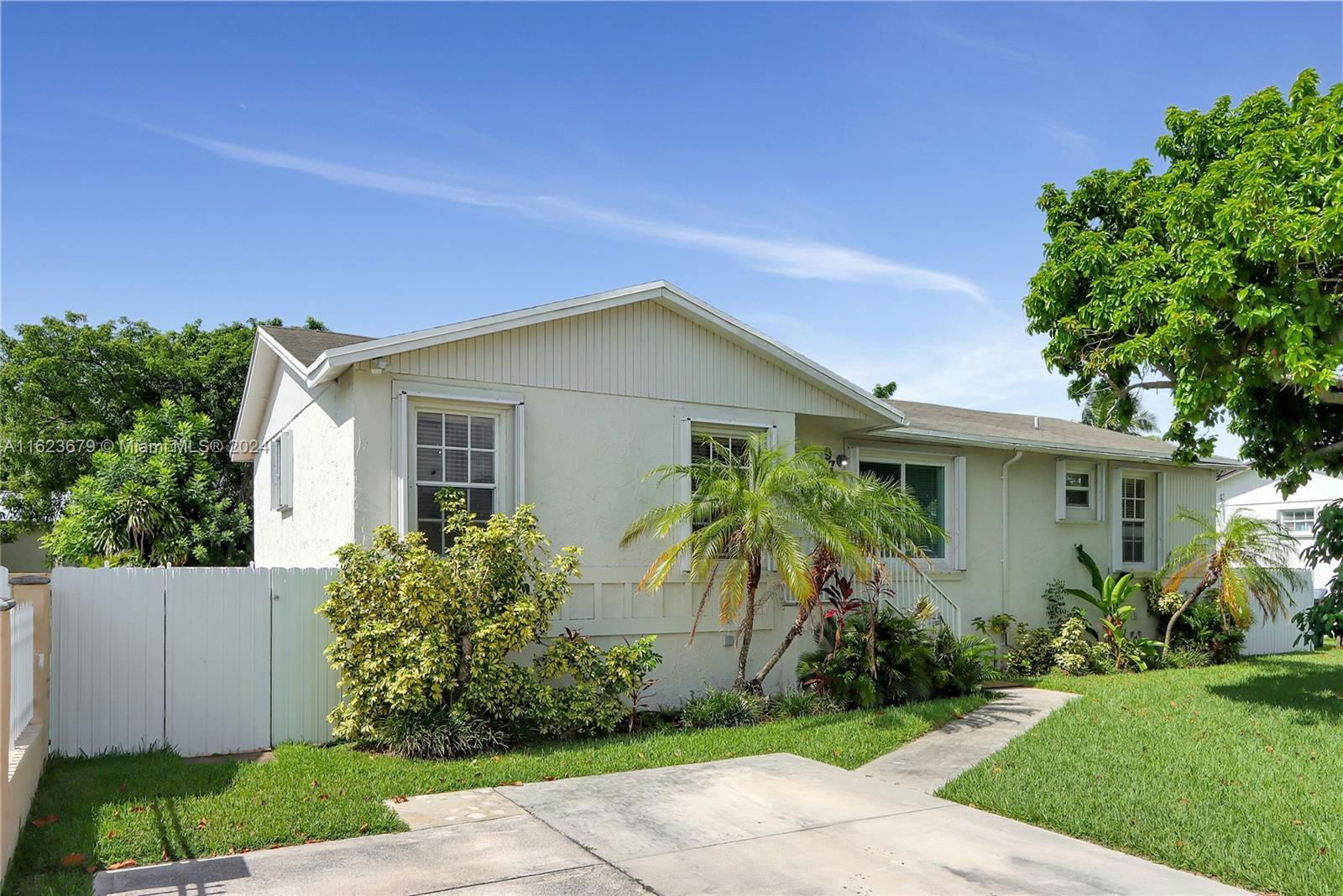 Real estate property located at 9750 210th St, Miami-Dade County, AURORA PARK SUB, Cutler Bay, FL