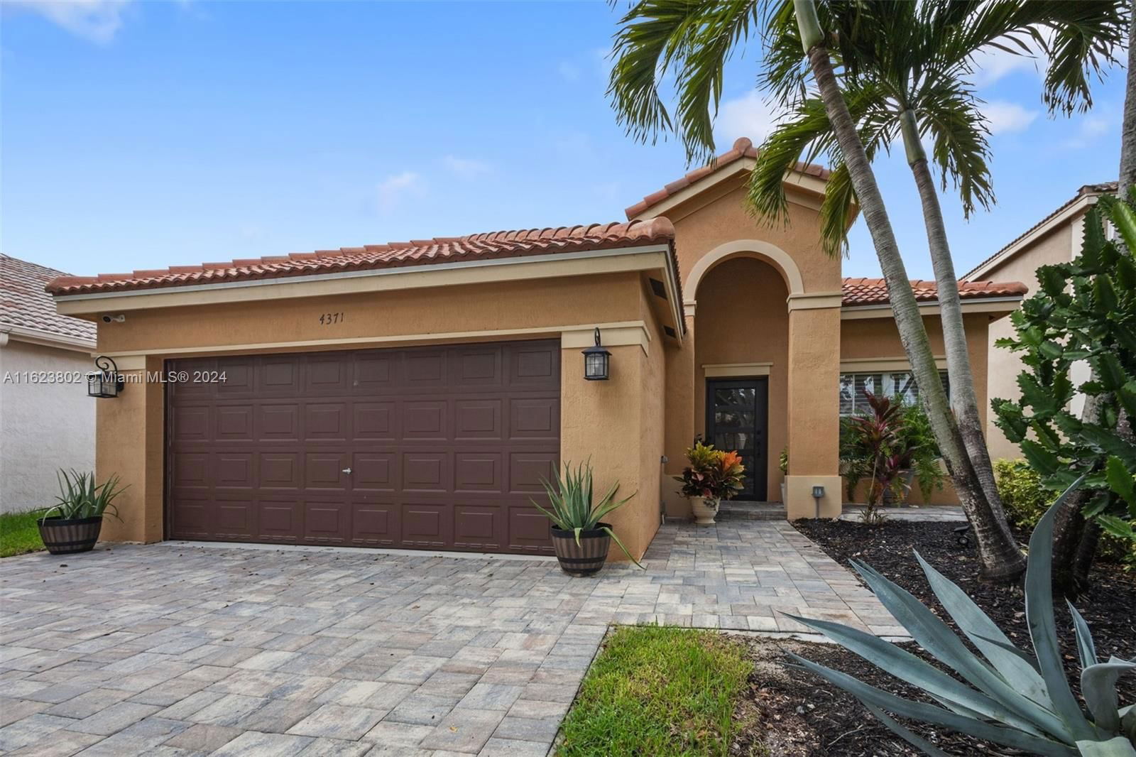 Real estate property located at 4371 Foxtail Ln, Broward County, SECTOR 8 9 AND 10, Weston, FL