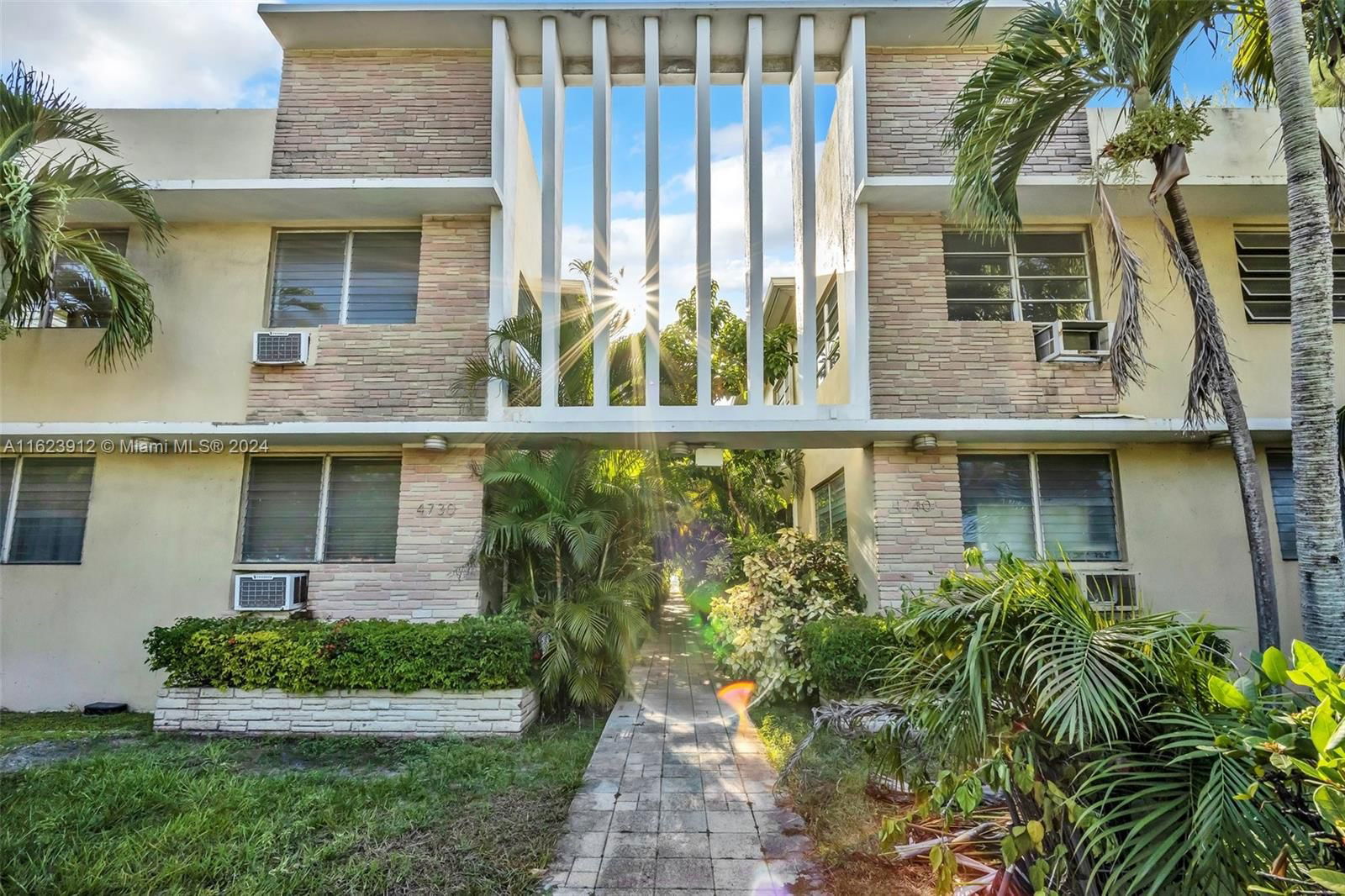 Real estate property located at 4740 Pine Tree Dr #31, Miami-Dade, LAKE VIEW SUB AMD, Miami Beach, FL