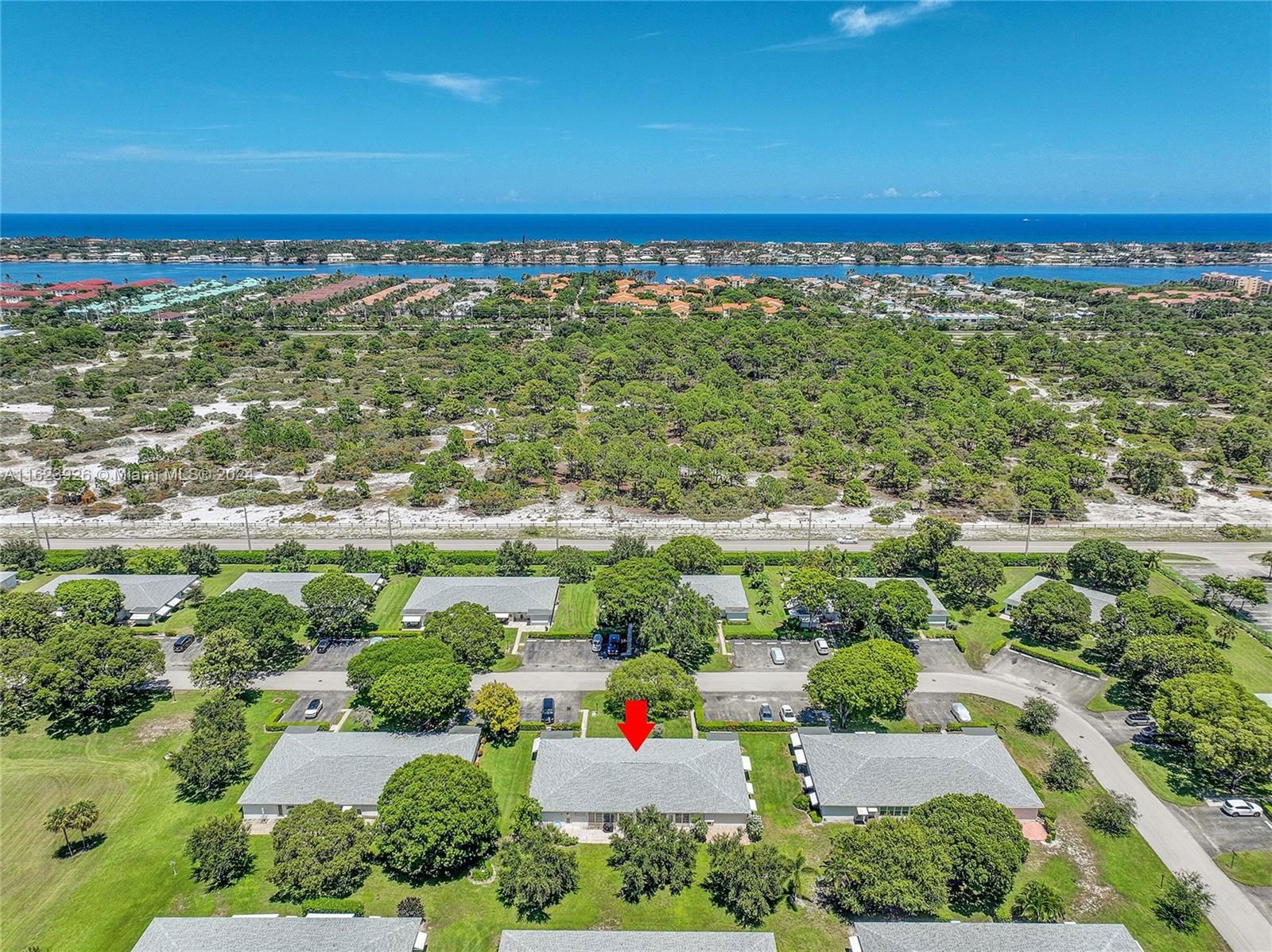 Real estate property located at 7375 Oakridge Cir #7375, Palm Beach, POINTE OVERLOOK CONDO, Lake Worth, FL