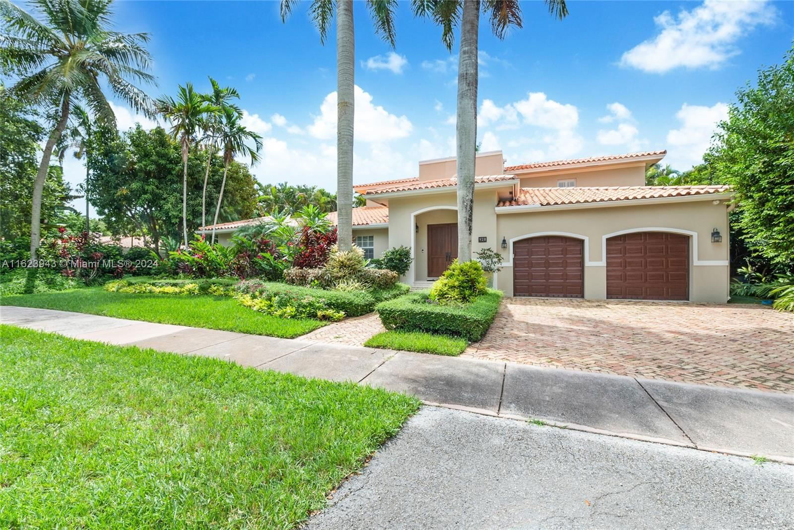 Real estate property located at 928 Placetas Ave, Miami-Dade, C GABLES RIVIERA SEC 12, Coral Gables, FL