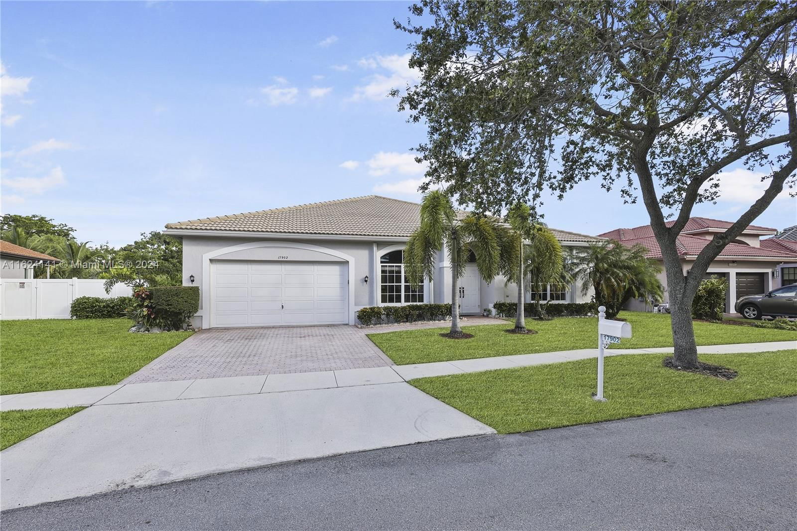 Real estate property located at 17902 9th Ct, Broward County, SILVER LAKES AT PEMBROKE, Pembroke Pines, FL