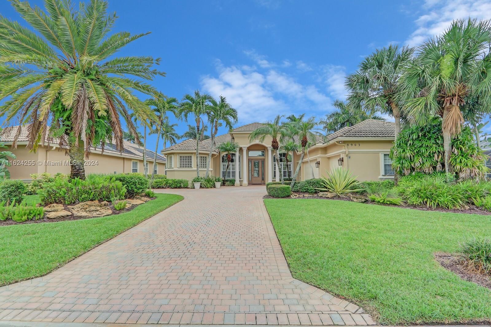 Real estate property located at 8903 Galardia Ct, Martin, FLORIDA CLUB, Stuart, FL