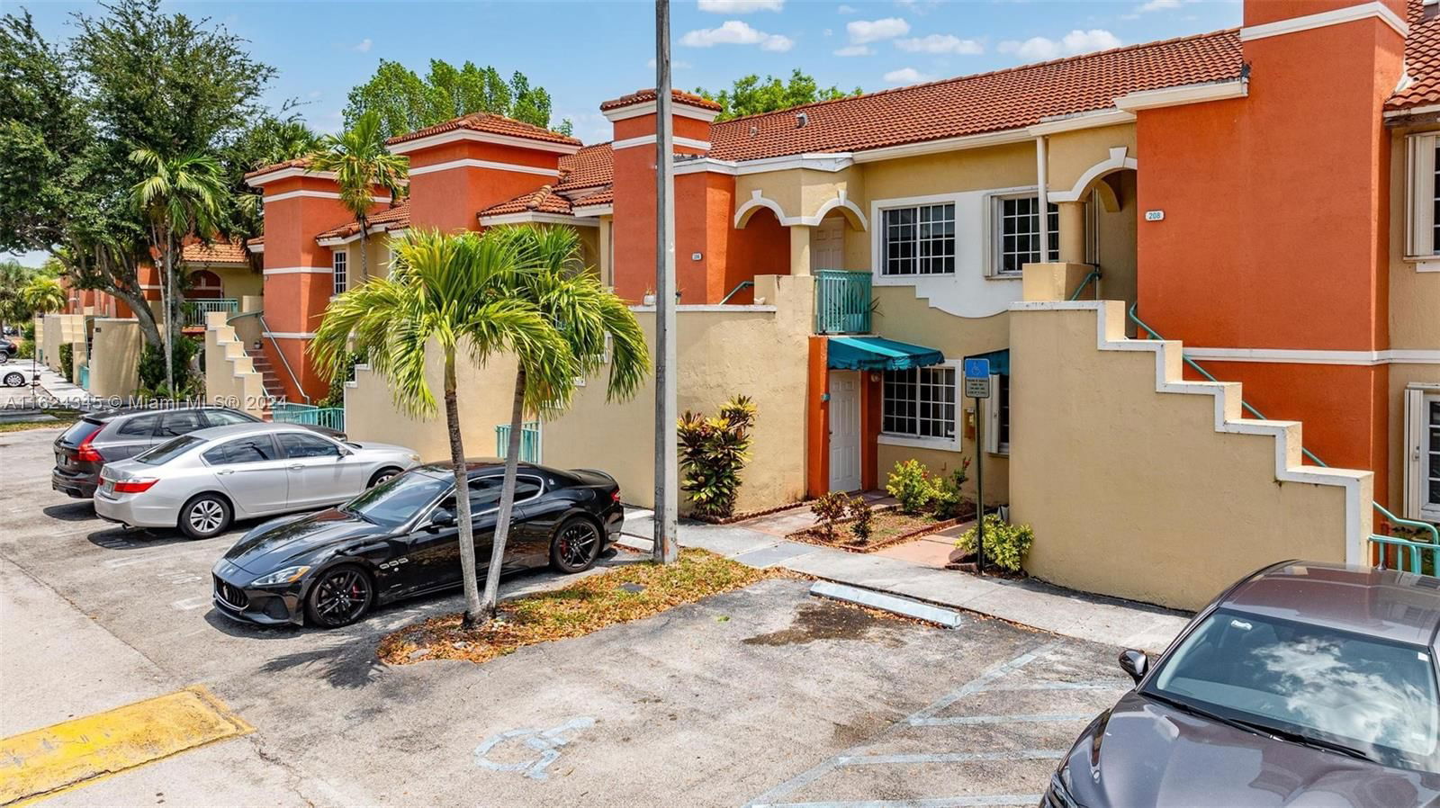 Real estate property located at 7015 173rd Dr #205, Miami-Dade County, BONITA GOLF VIEW TOWNVILL, Hialeah, FL