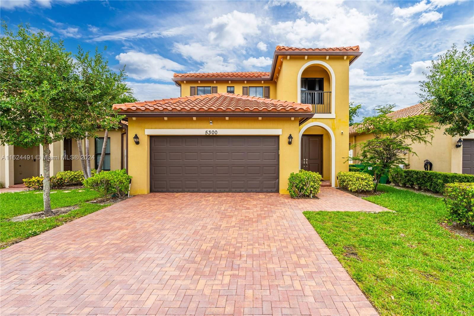 Real estate property located at 5300 48th Ln, Broward County, CENTRAL PARC SOUTH, Tamarac, FL