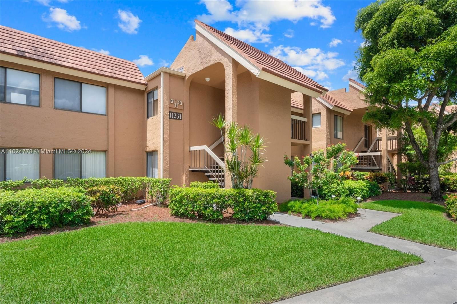 Real estate property located at 11231 GREEN LAKE DRIVE #202, Palm Beach, GREEN LAKES CONDO 1 THRU, Boynton Beach, FL