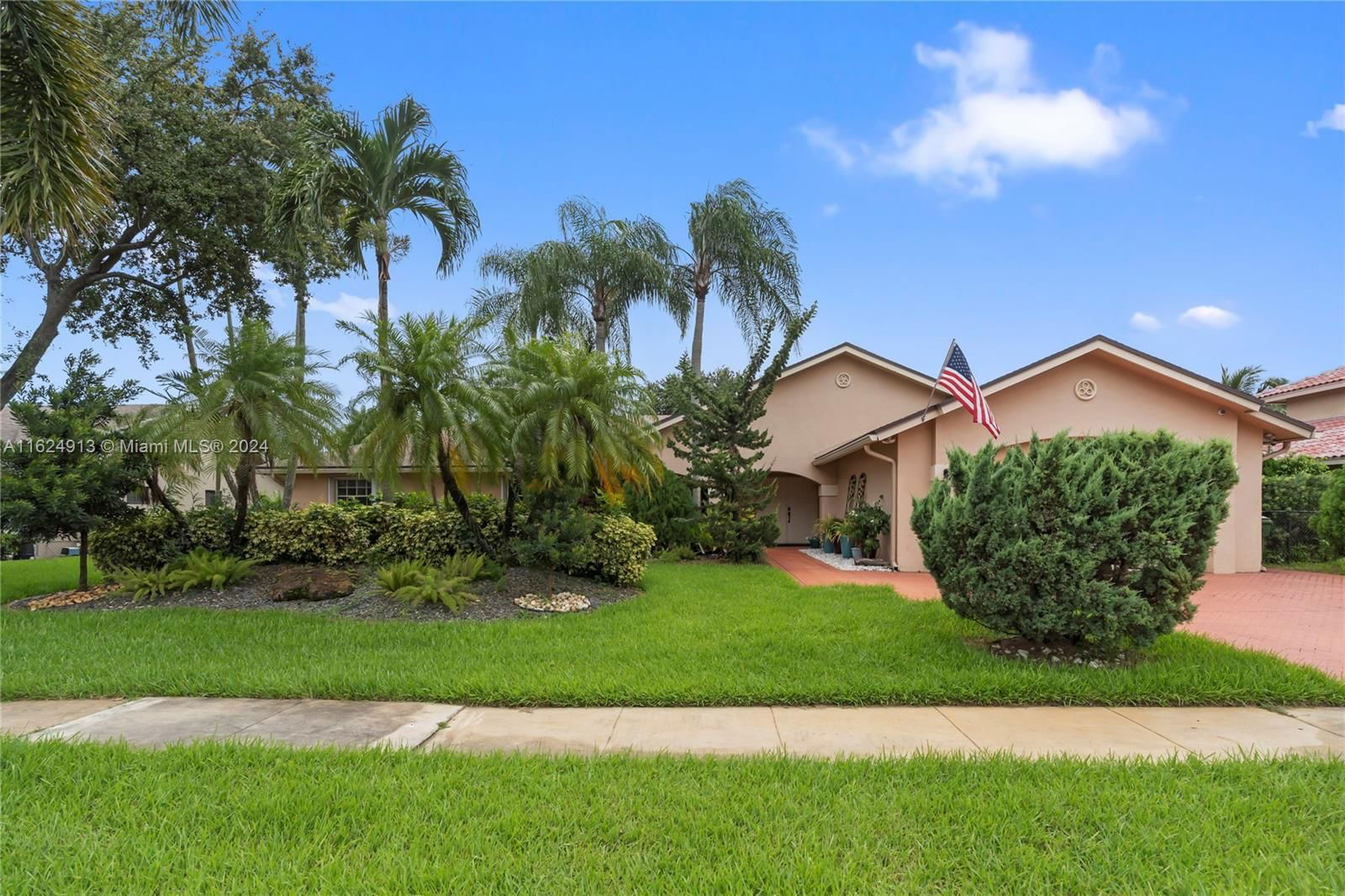 Real estate property located at 310 197th Ave, Broward County, CHAPEL TRAIL REPLAT SECTI, Pembroke Pines, FL