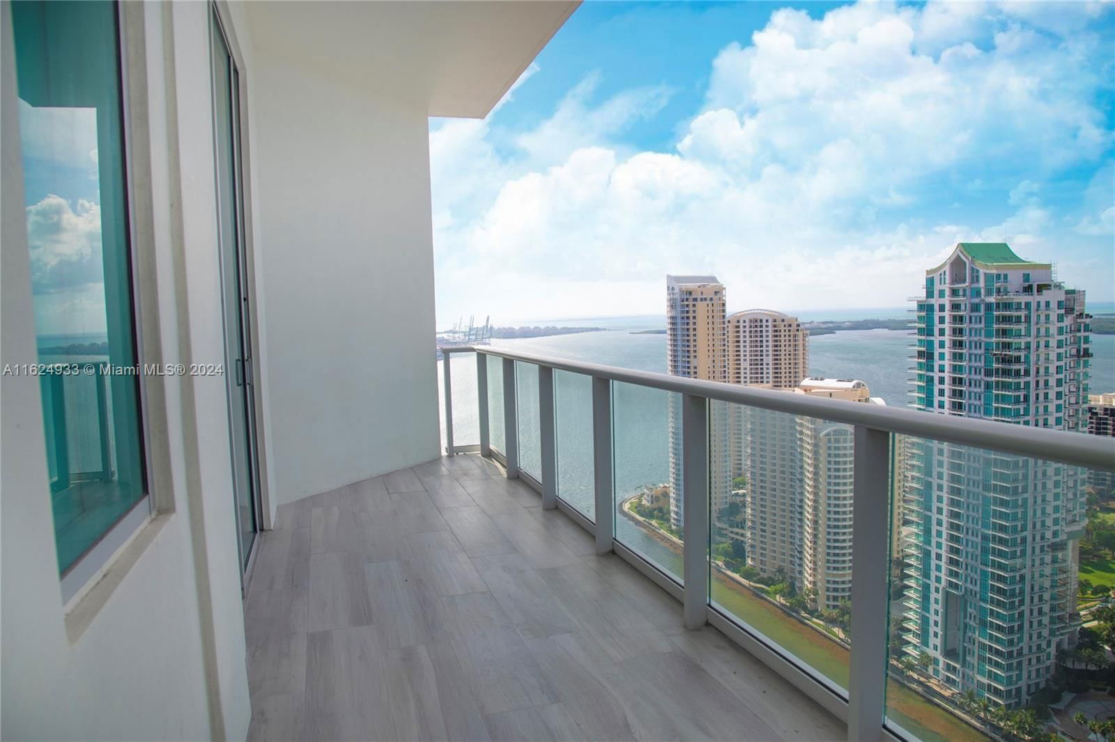 Real estate property located at 300 Biscayne Blvd PH- 3902, Miami-Dade County, MET 1 CONDO, Miami, FL