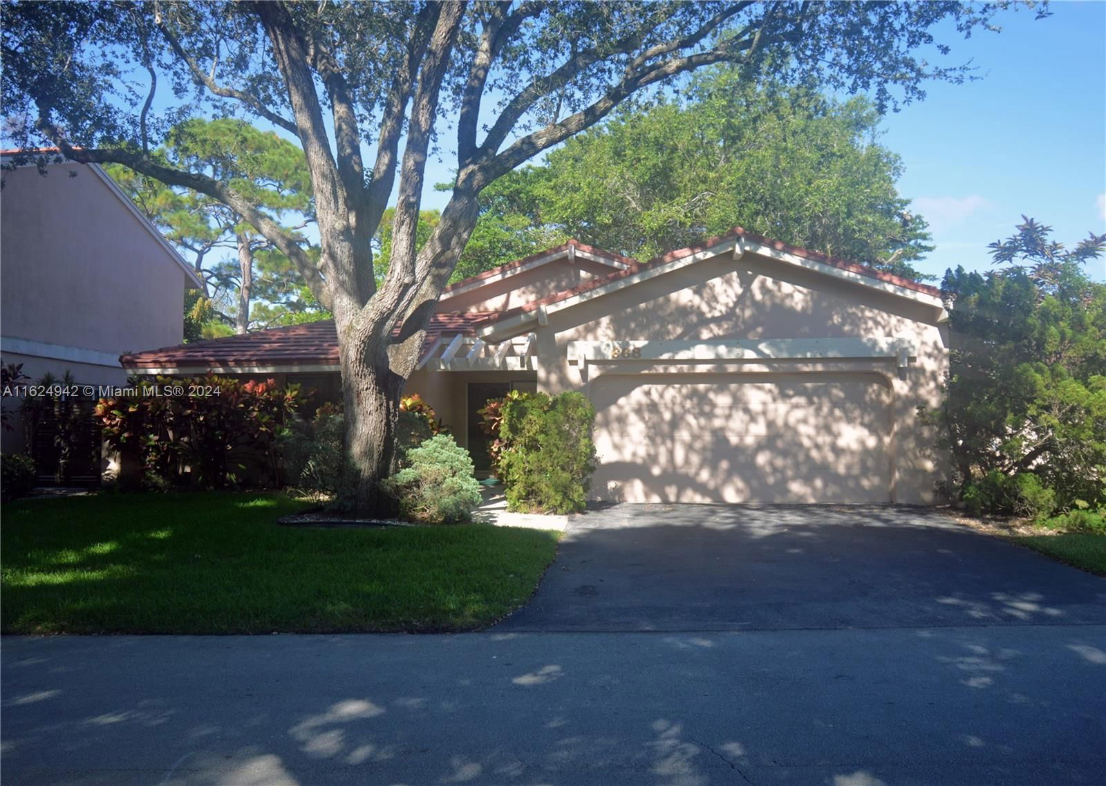 Real estate property located at 668 Hollows Circle, Broward County, The Hollows Of Deer Creek, Deerfield Beach, FL