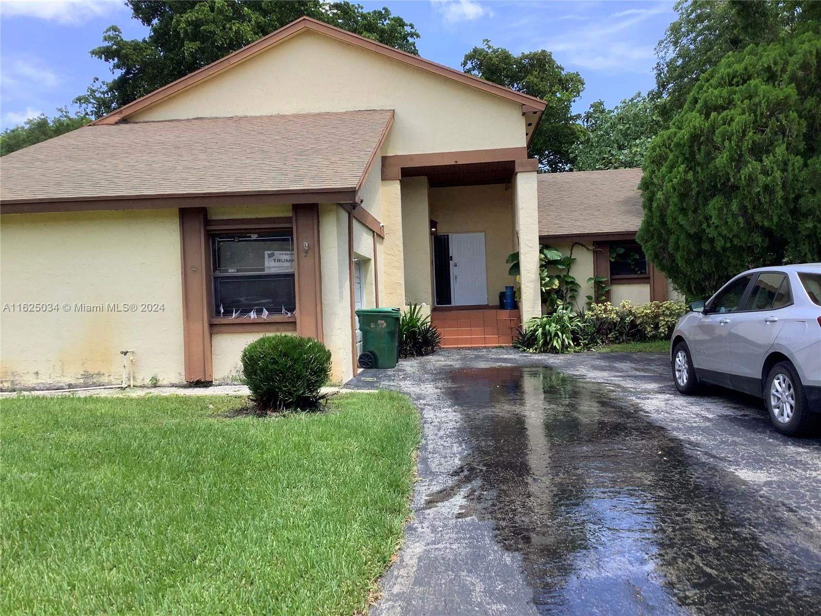 Real estate property located at 5219 152nd Ct, Miami-Dade, LAKES OF THE MEADOW SEC 3, Miami, FL