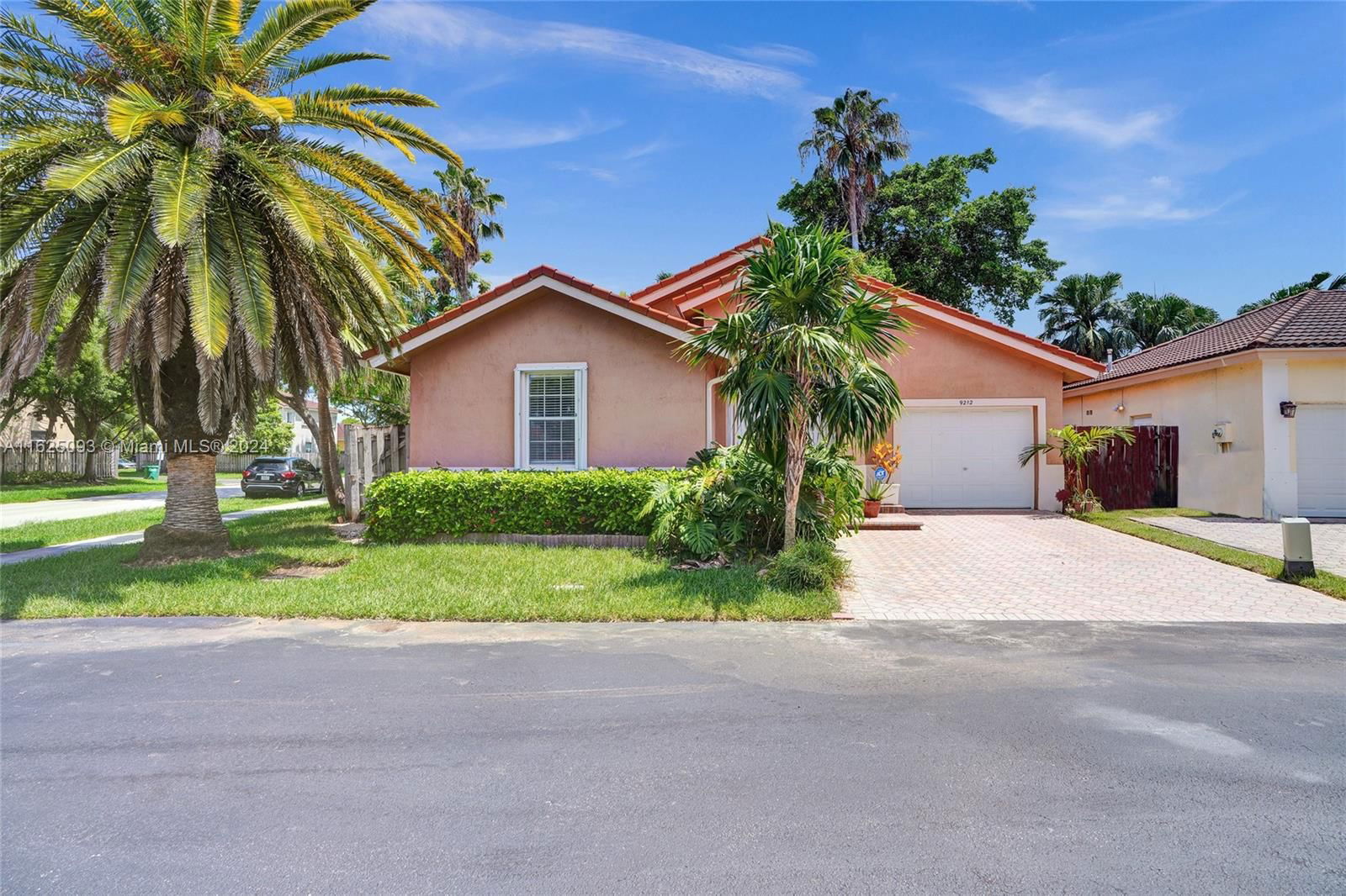 Real estate property located at 9212 213th Ln, Miami-Dade County, LAKES BY THE BAY SEC 8, Cutler Bay, FL