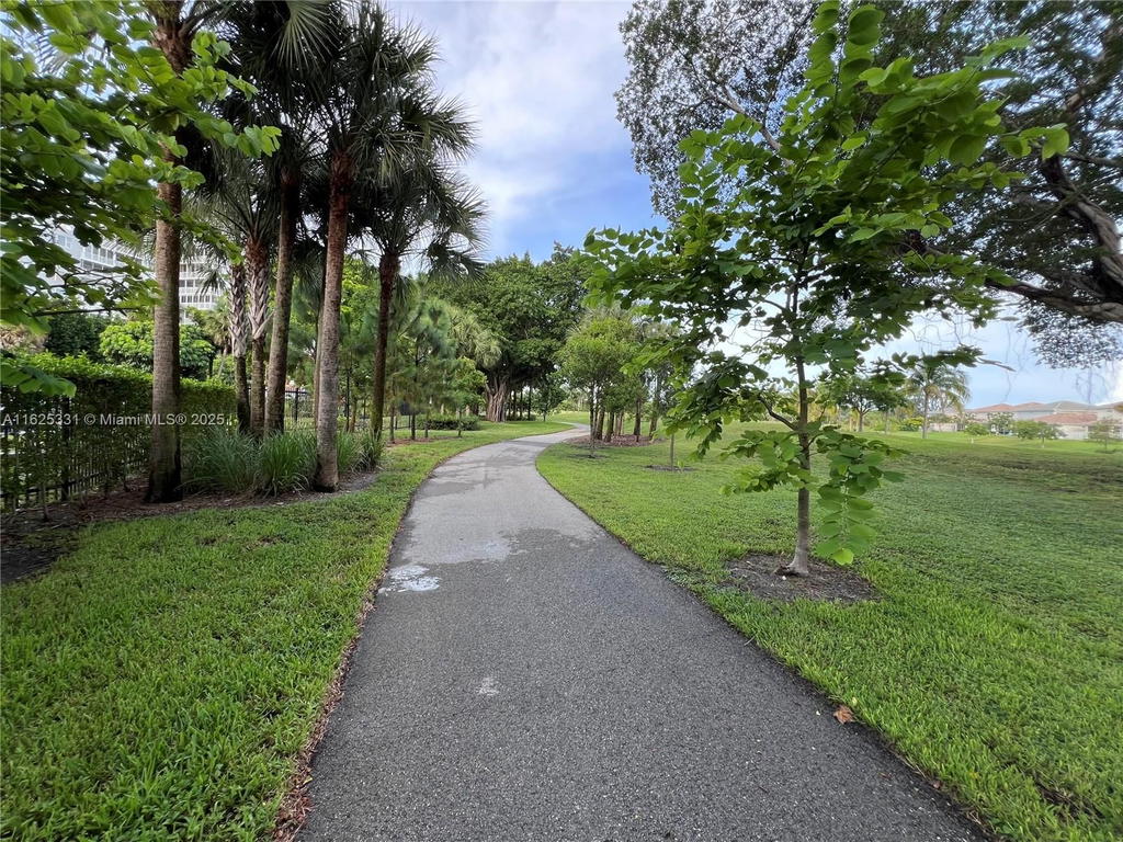 Real estate property located at 4400 Hillcrest Dr #916B, Broward, Hillcrest No 21 Condo, Hollywood, FL