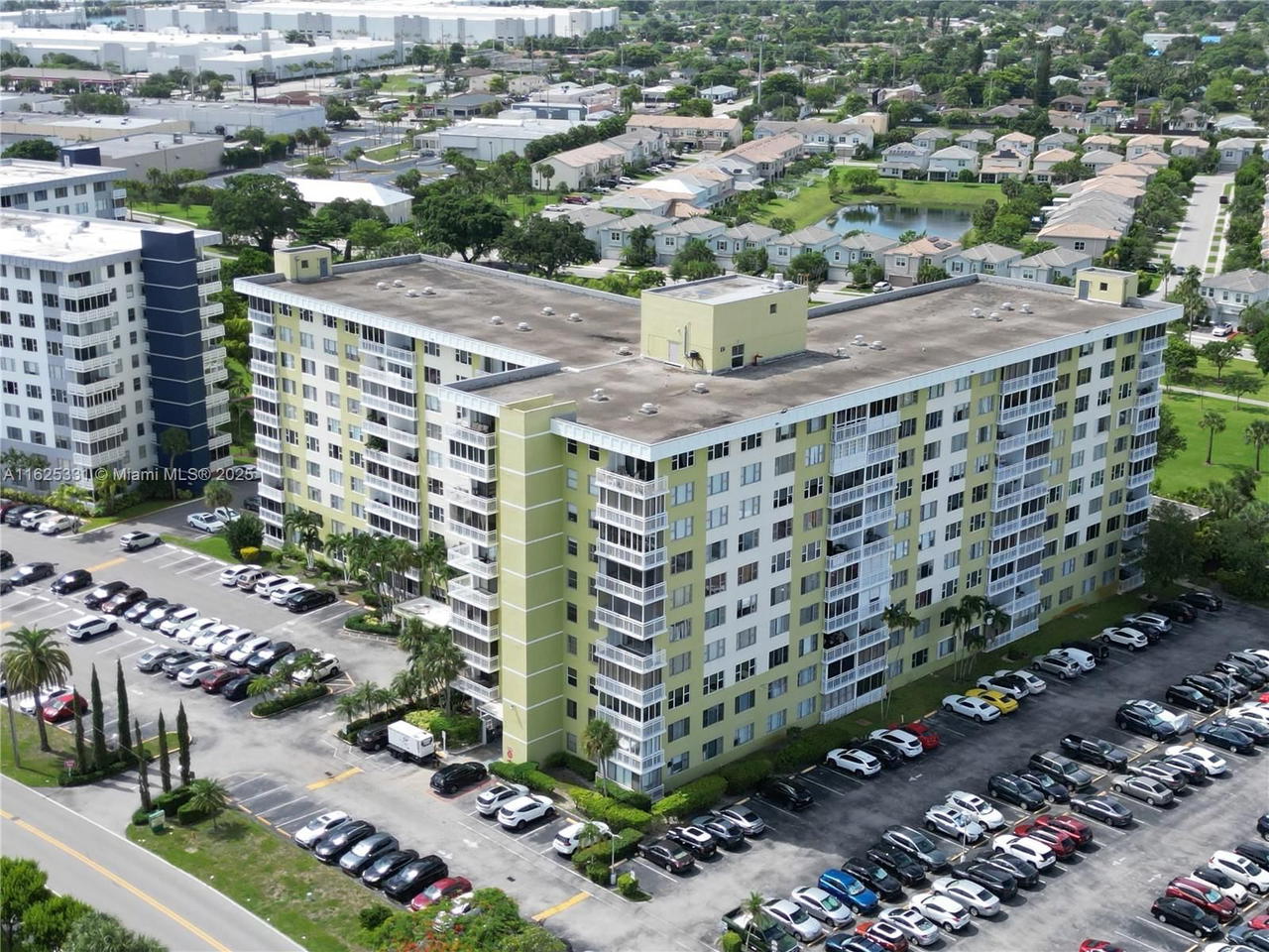 Real estate property located at 4400 Hillcrest Dr #916B, Broward, Hillcrest No 21 Condo, Hollywood, FL