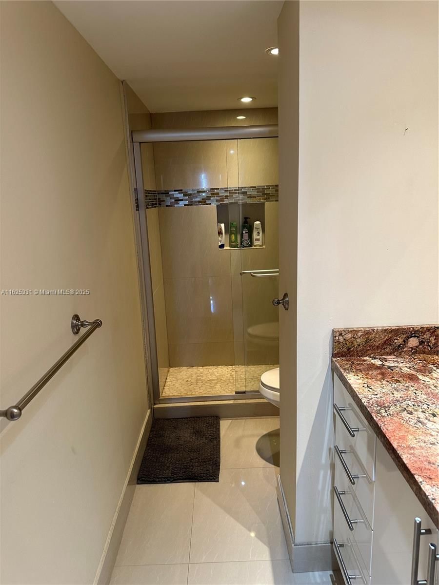 Real estate property located at 4400 Hillcrest Dr #916B, Broward, Hillcrest No 21 Condo, Hollywood, FL